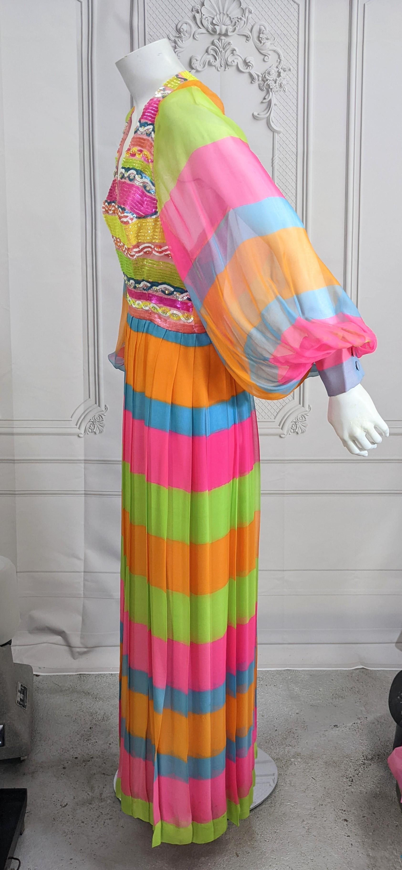 Technicolorfarbenes Kleid aus Seide, Chiffon und Pailletten im Angebot 1