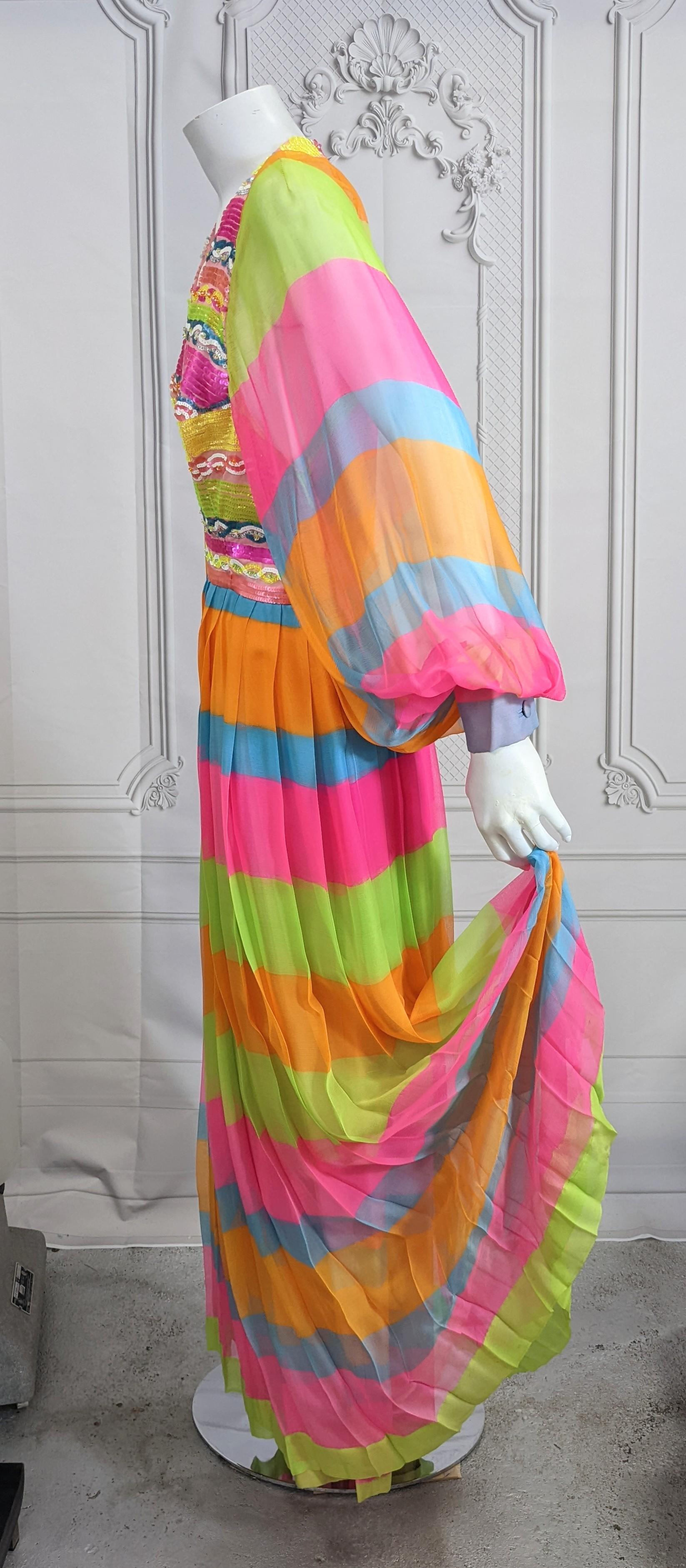 Abito in chiffon di seta in technicolor e paillettes in vendita 1