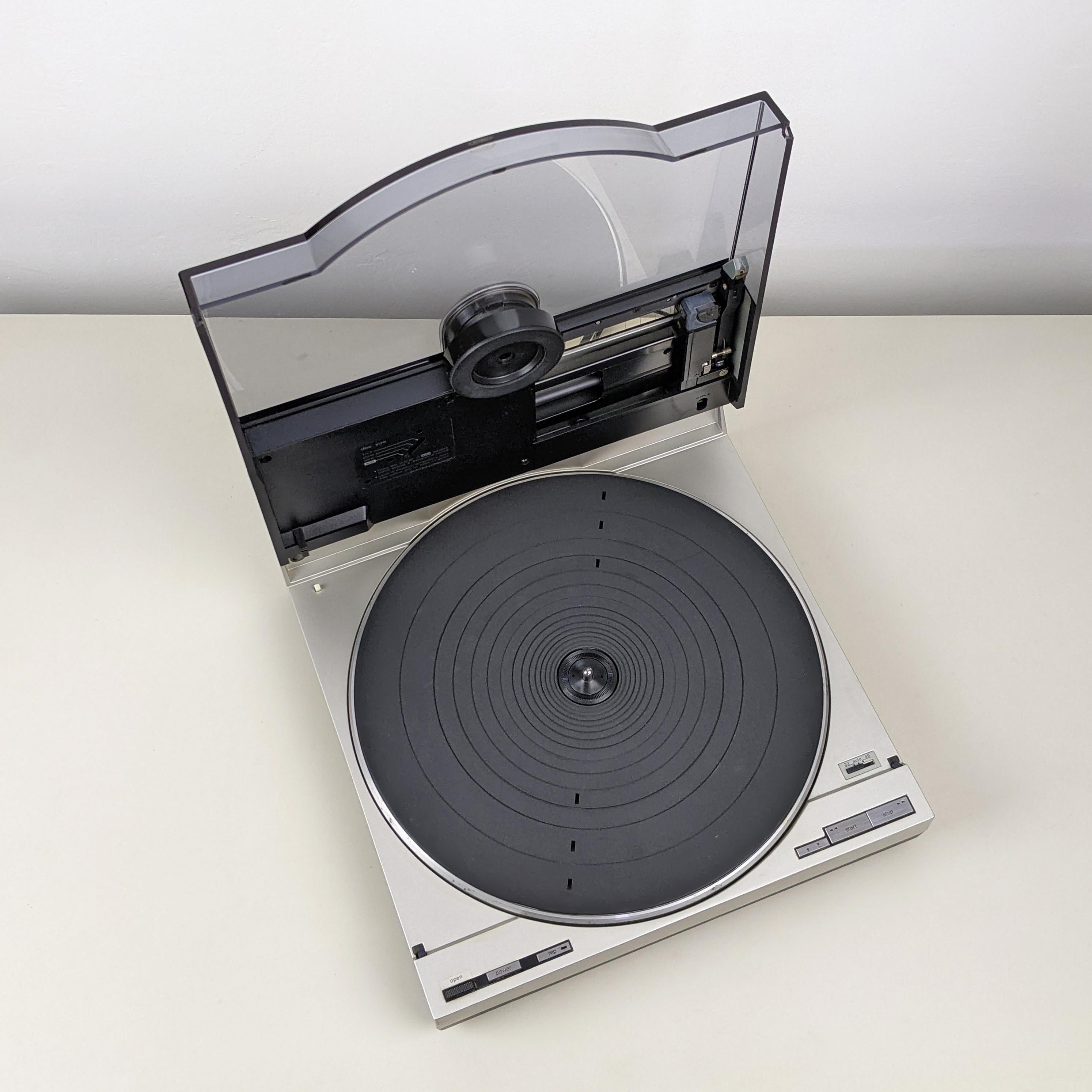 Late 20th Century Technics SL-7 XA Turntable Record Player, Fully Working Classic Japanese Hi-Fi