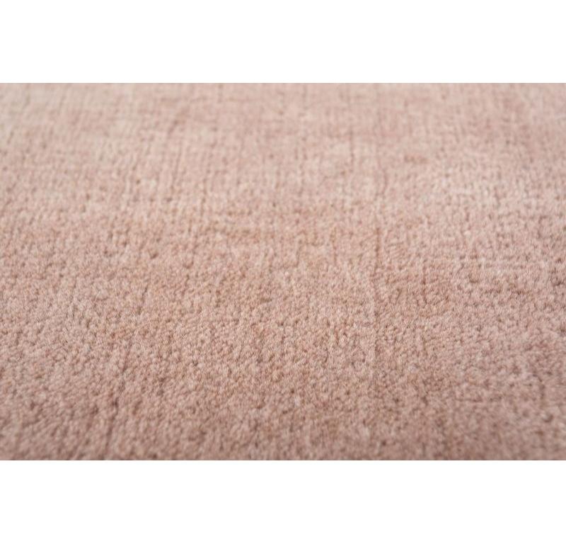 Indian Techno-Natural Wonder Apricot & Peach dust 150x240 cm Handloom Rug For Sale