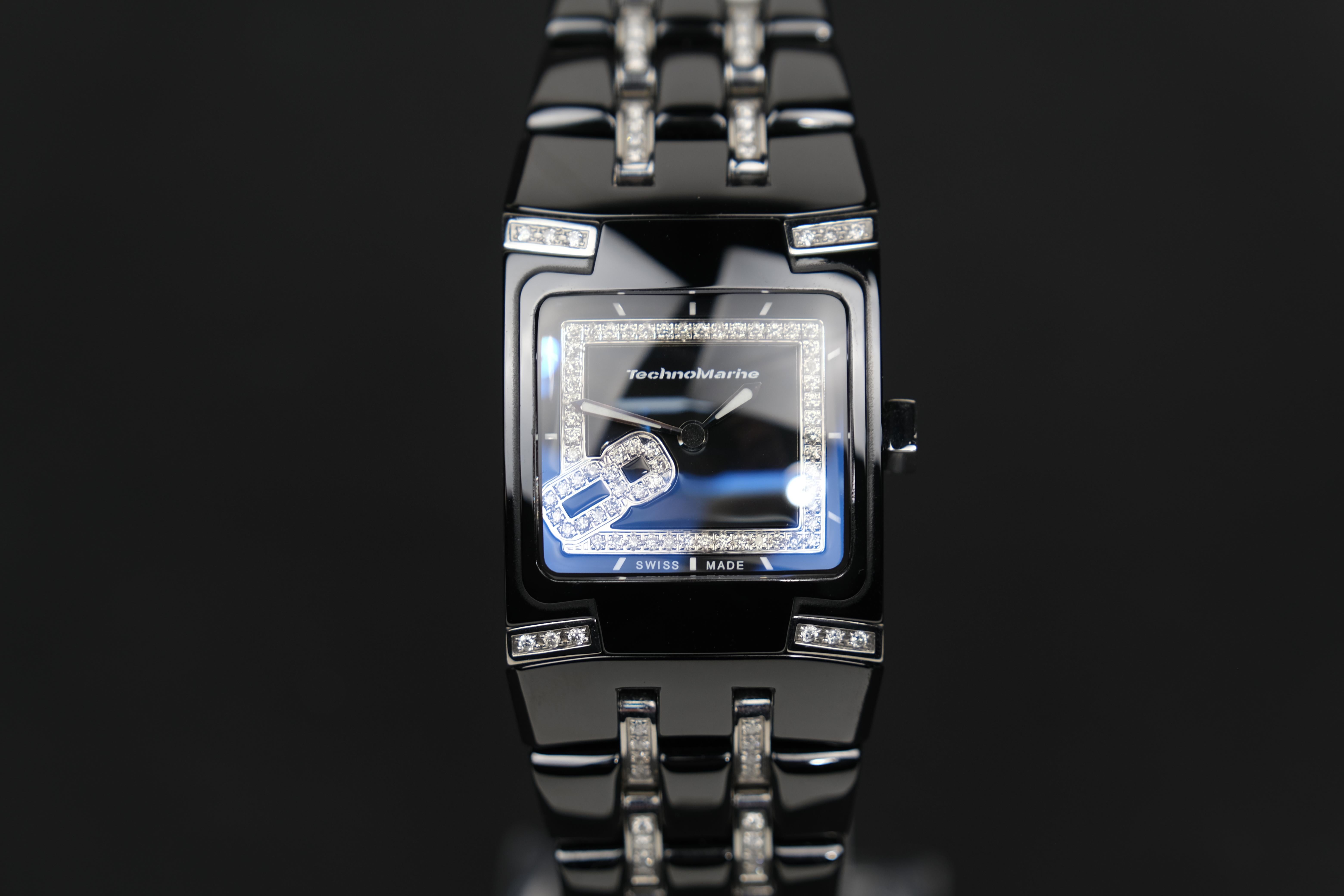 The watch is presented in polished black ceramic with a stainless steel back and stainless steel accents. This version holds 102 round brilliant cut diamonds ranging in colour from H to I. A great rectangular design. This is a perfect Technomarine