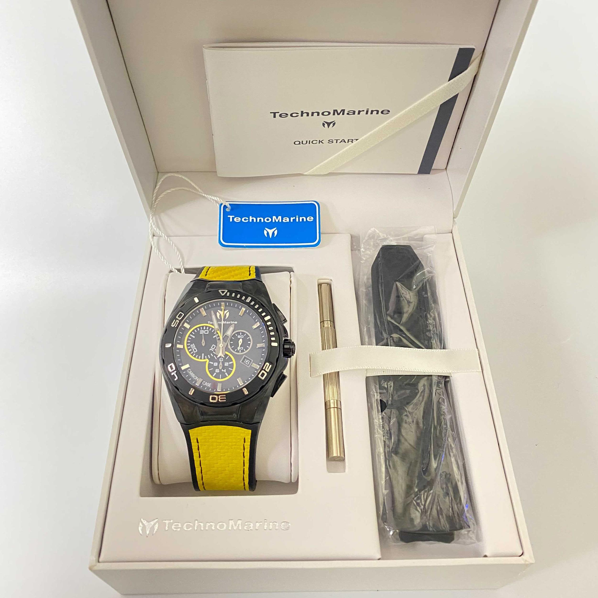 Technomarine Cruise Carbon Chronograph Black Dial Quartz Mens Watch 114001 In Excellent Condition In New York, NY