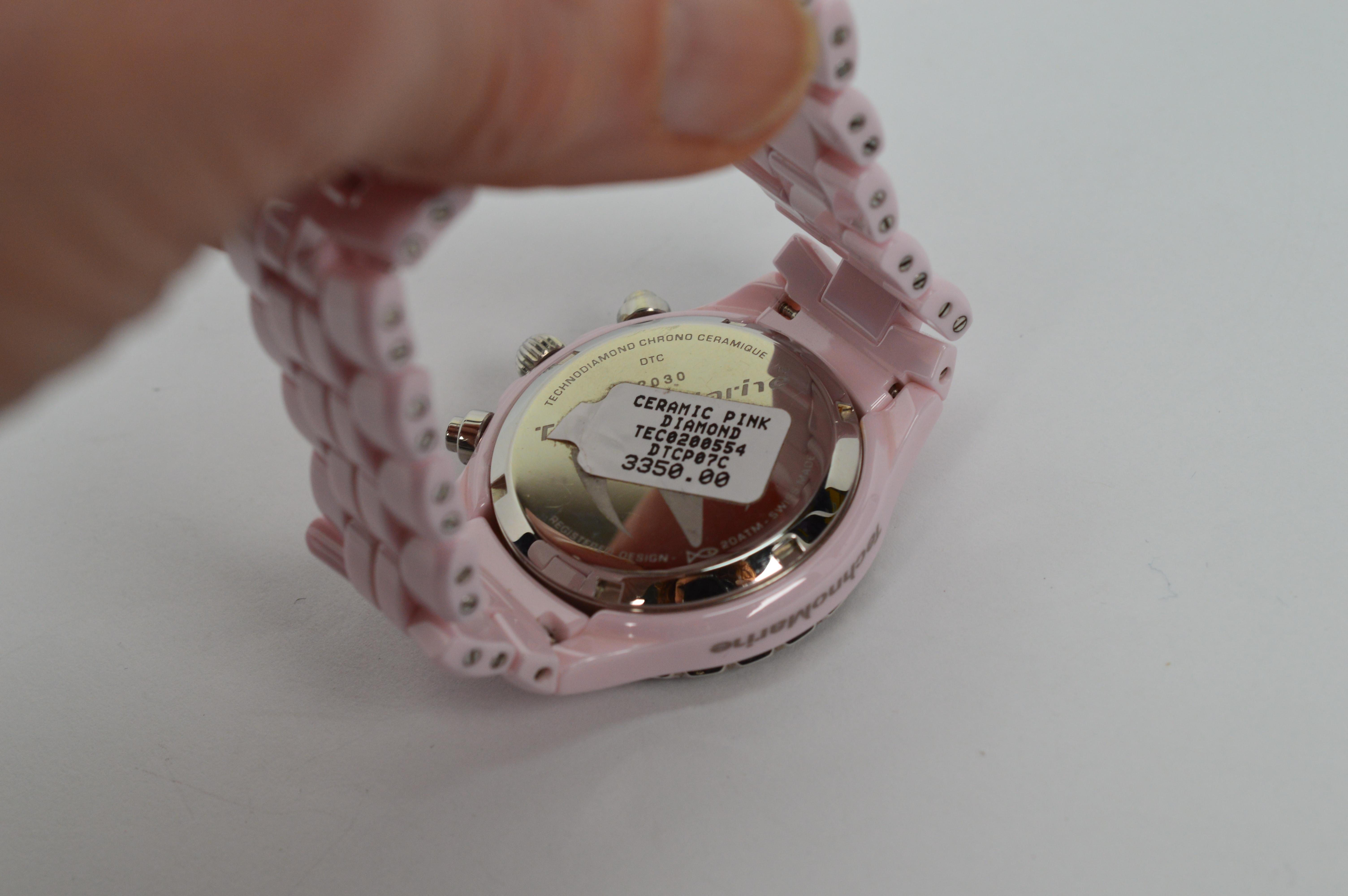 TechnoMarine Montre-bracelet rose à quartz en céramique et acier avec lunette en diamant en vente 2