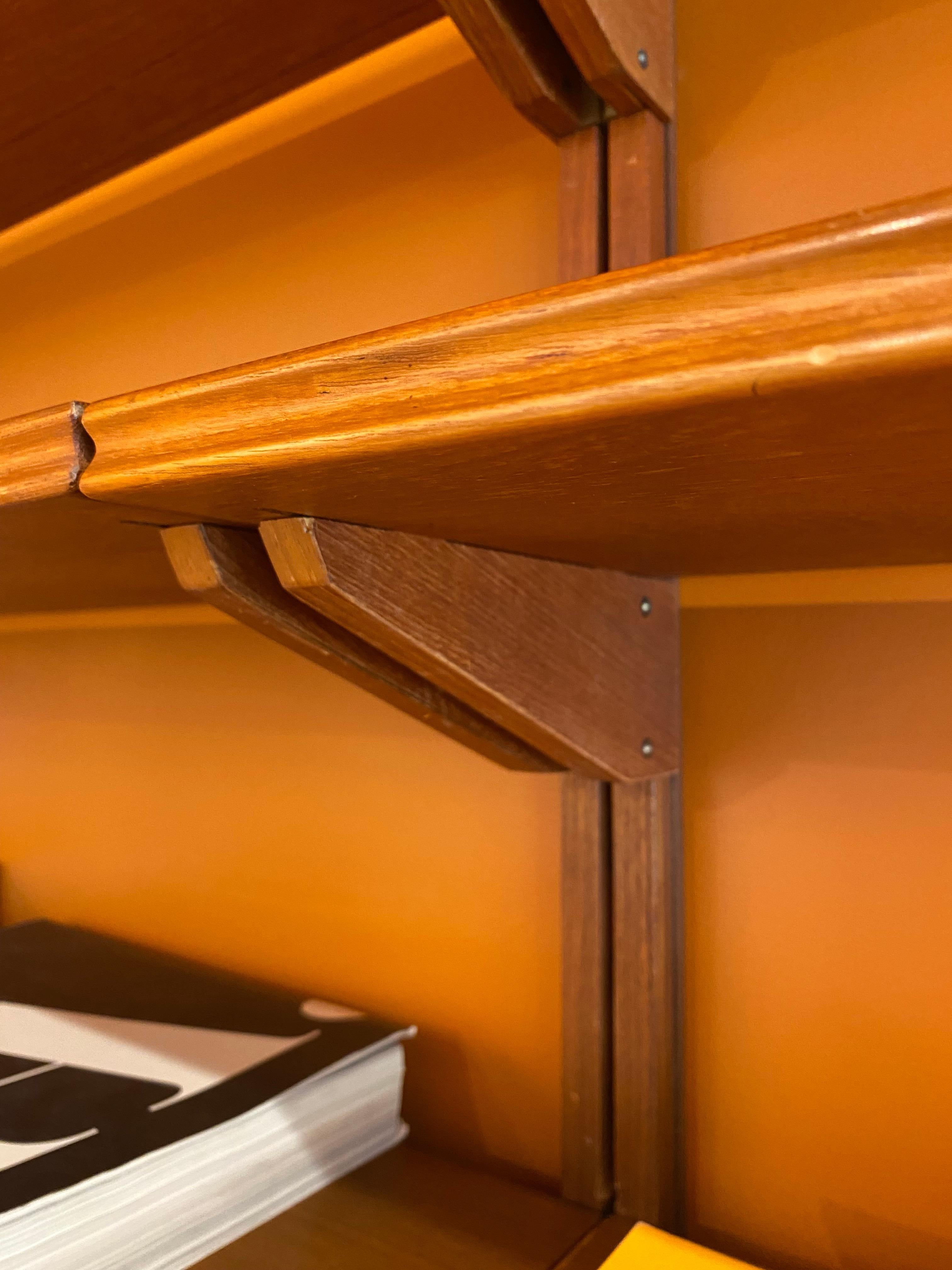 Libreria a muro Teck, design danese nello stile di Poul Cadovius, circa 60 anni. in vendita 4