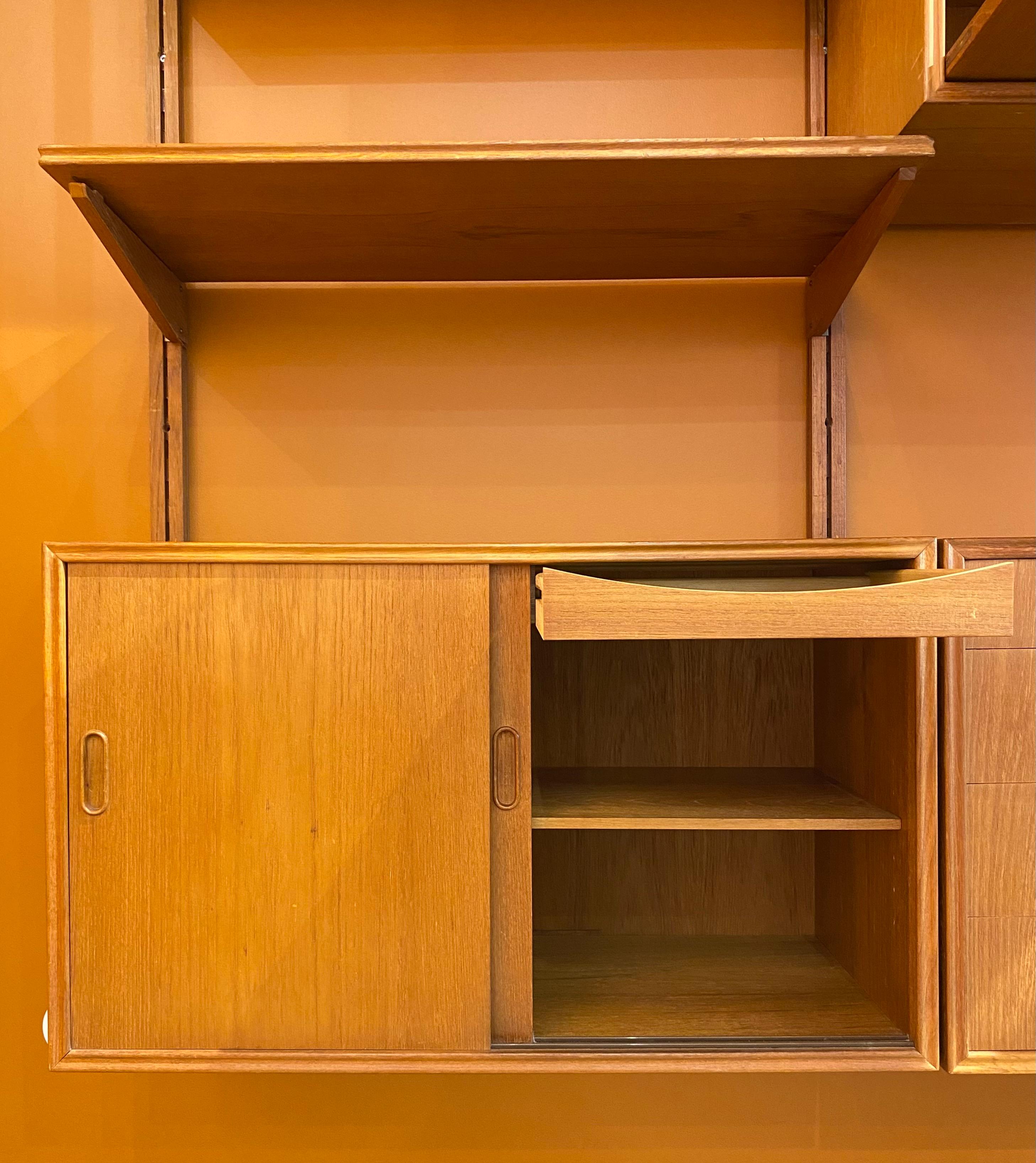Scandinavo moderno Libreria a muro Teck, design danese nello stile di Poul Cadovius, circa 60 anni. in vendita