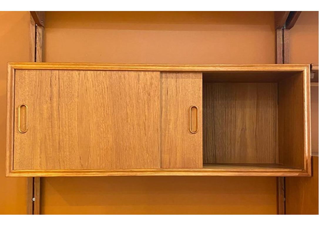 Danese Libreria a muro Teck, design danese nello stile di Poul Cadovius, circa 60 anni. in vendita