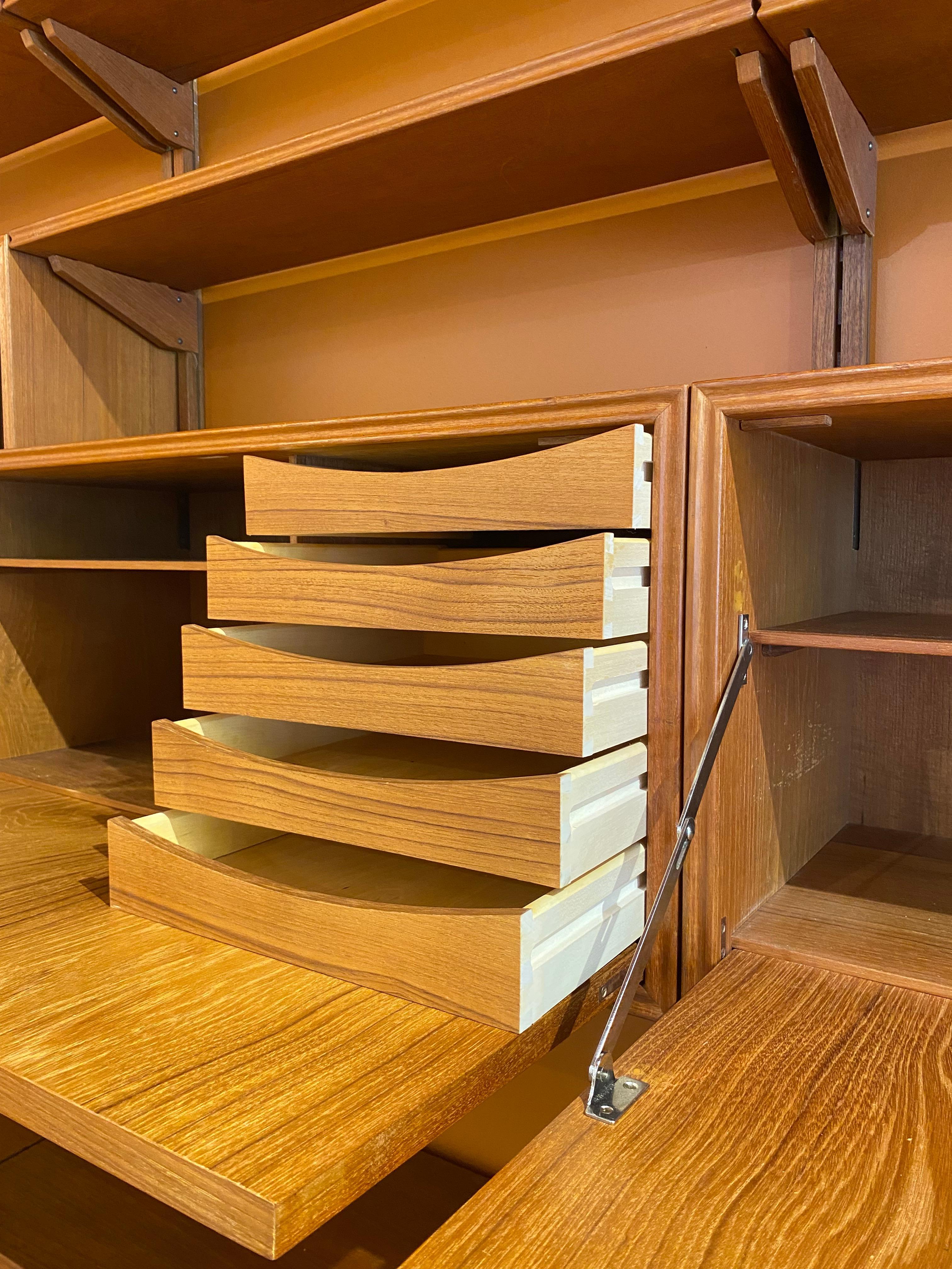 Teak Libreria a muro Teck, design danese nello stile di Poul Cadovius, circa 60 anni. in vendita