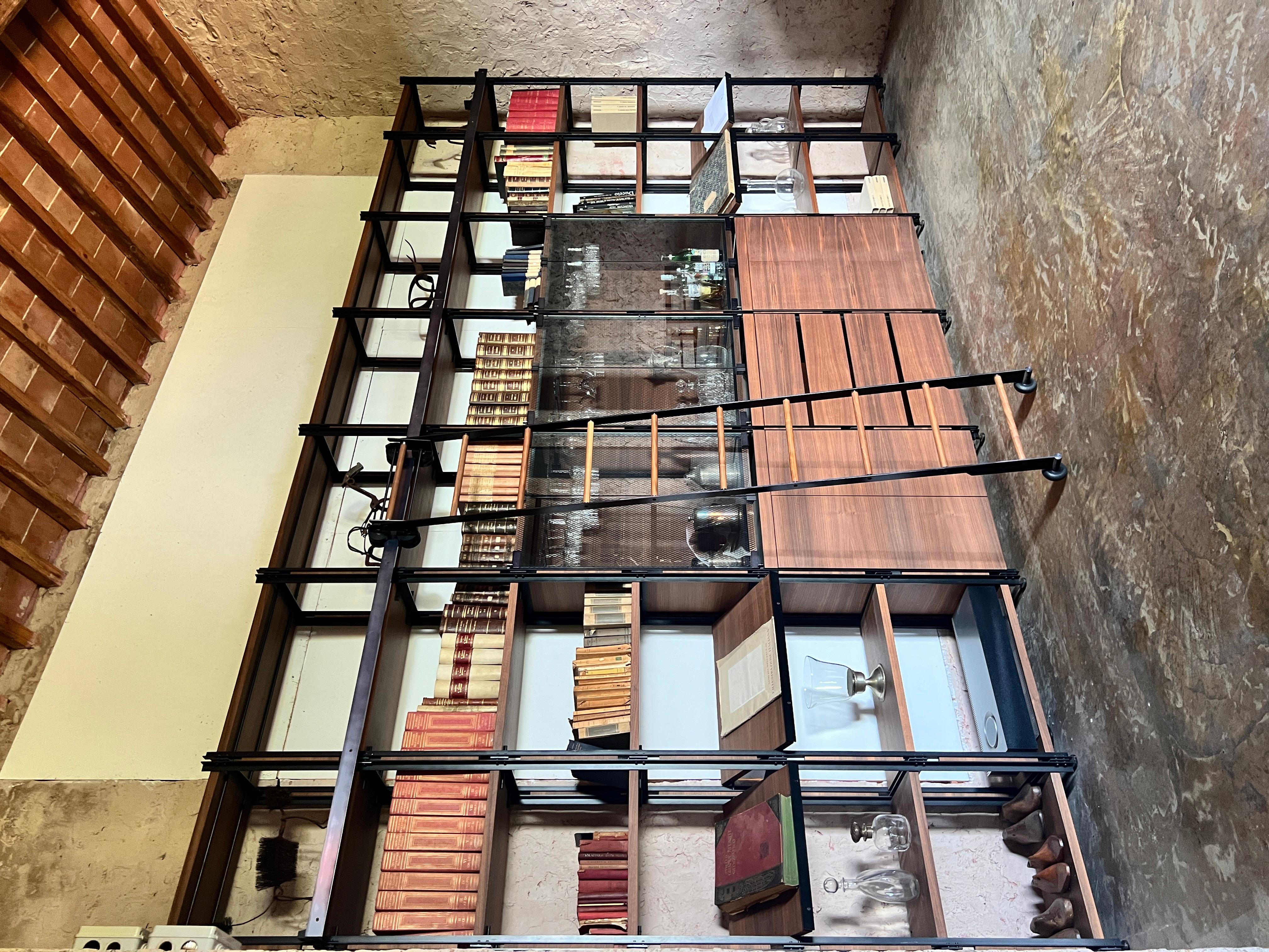 Libreria a scaffali modulari 