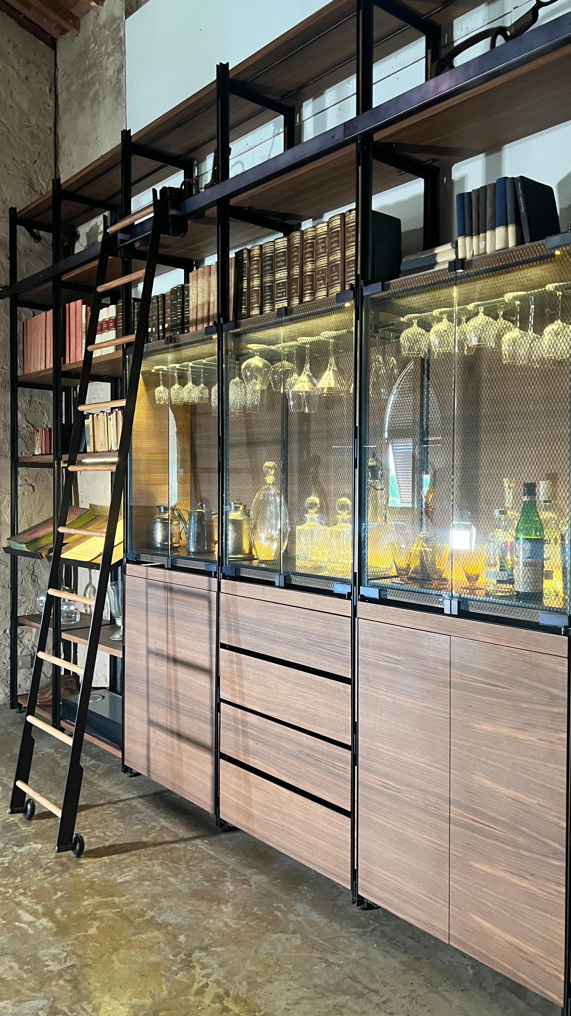 Libreria a scaffali modulari 