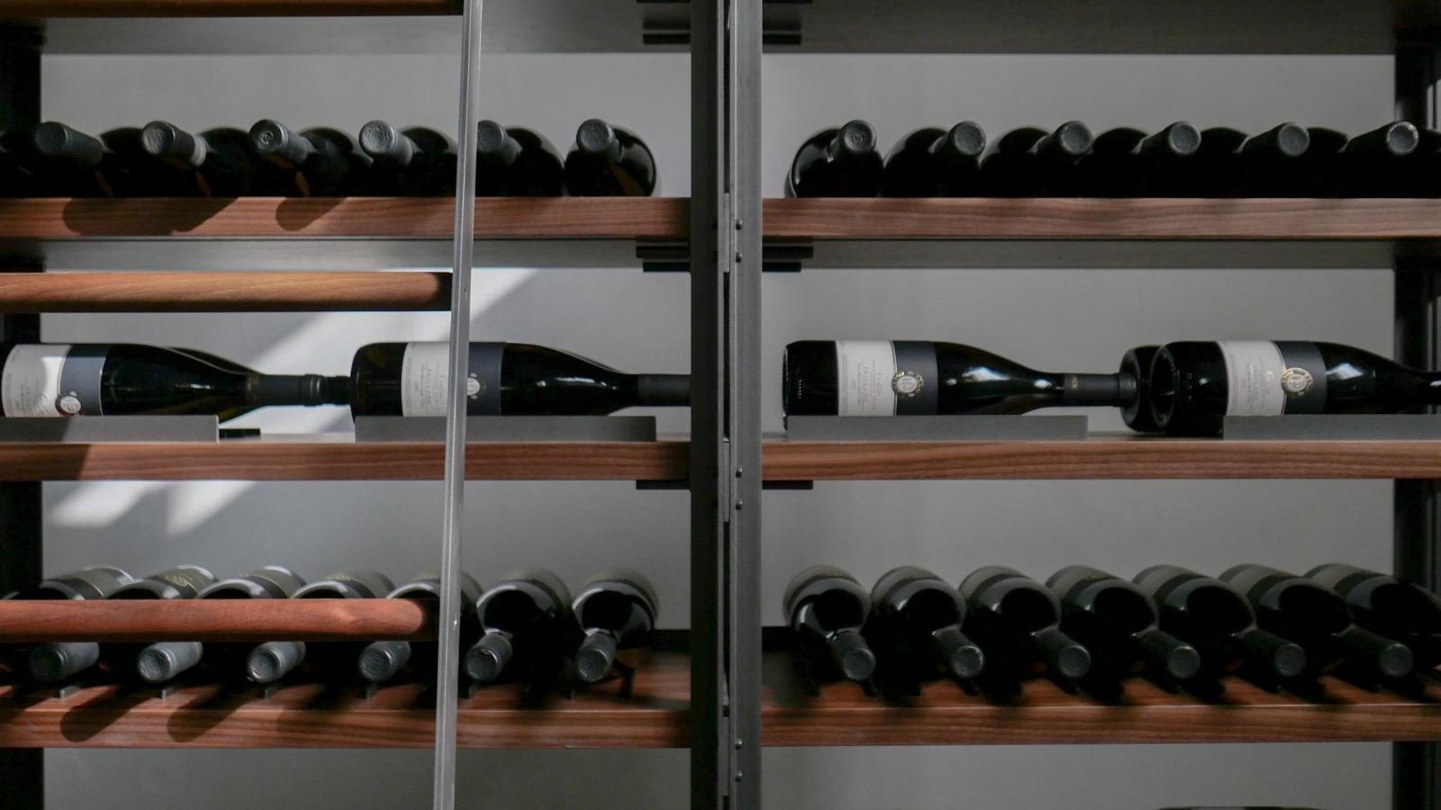 Europeo TECNICA WINERY Scaffalatura modulare per vino di Jaume Tresserra per Dessie' in vendita