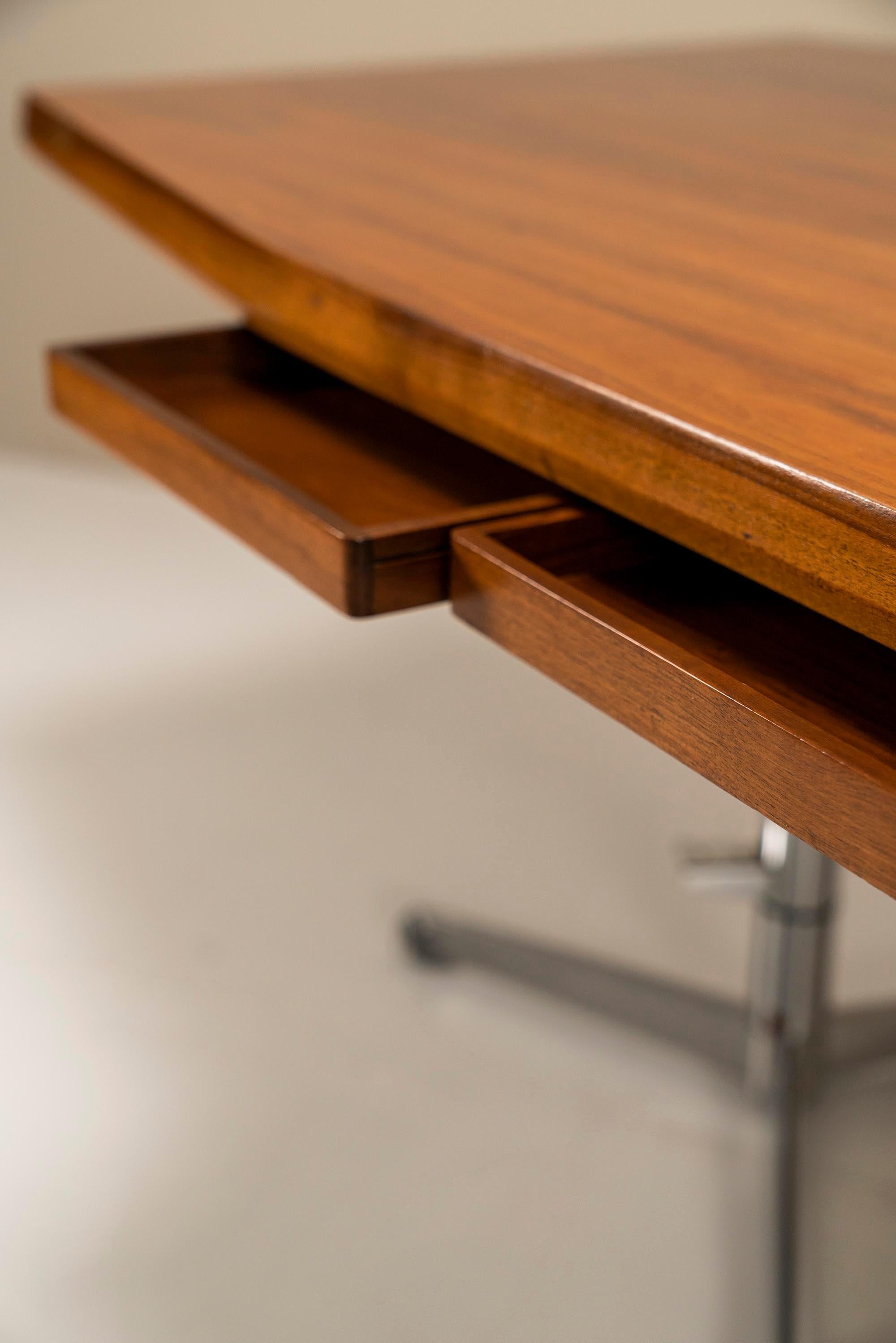 Italian Tecno Executive Desk in Walnut and Cast Aluminum by Osvaldo Borsani, Italy 1950s