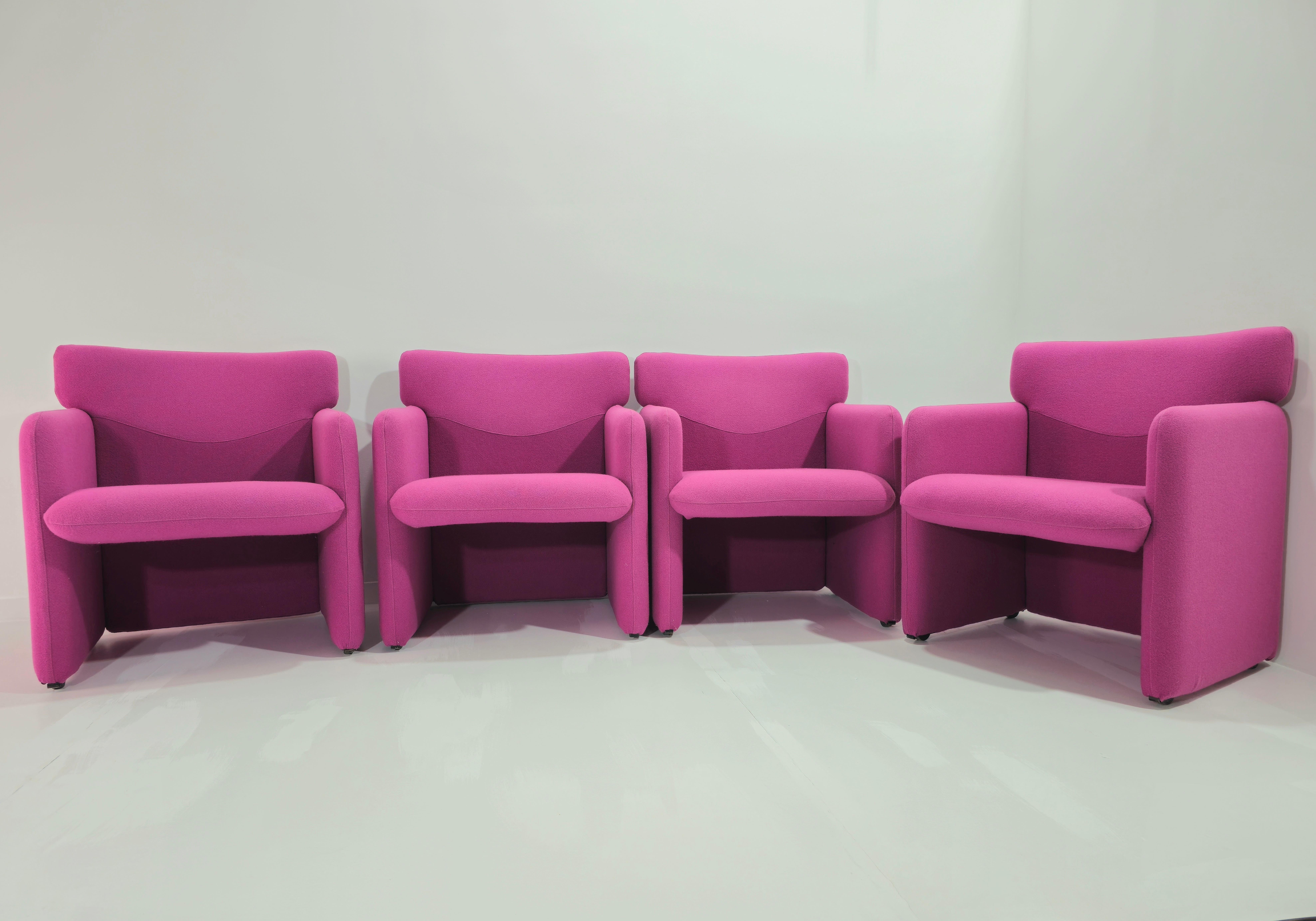 Mid-Century Modern Quatre fauteuils Tecno modèle PS148 en tissu de couleur cyclamen du milieu du siècle  Italie 80s en vente