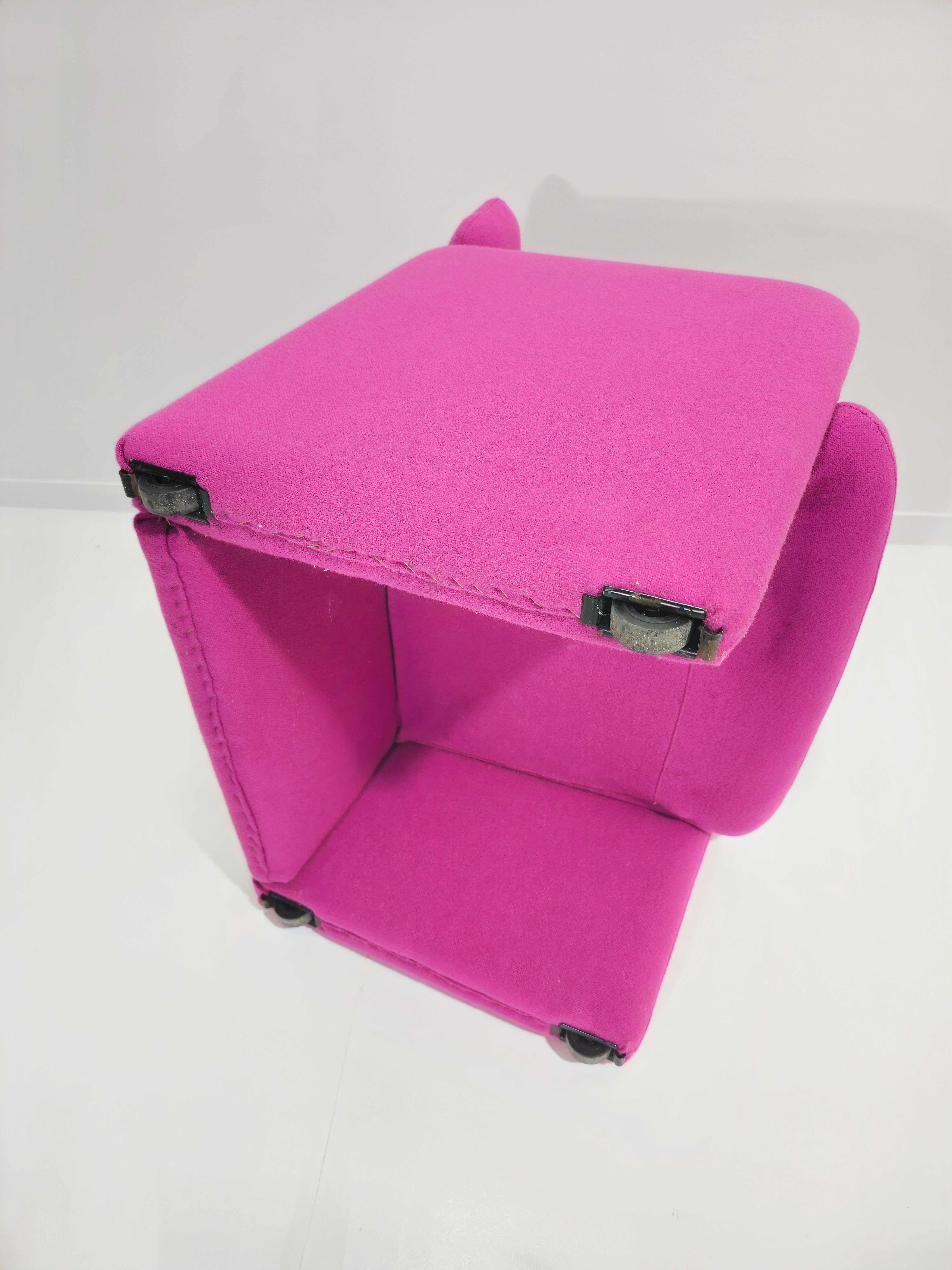 italien Quatre fauteuils Tecno modèle PS148 en tissu de couleur cyclamen du milieu du siècle  Italie 80s en vente