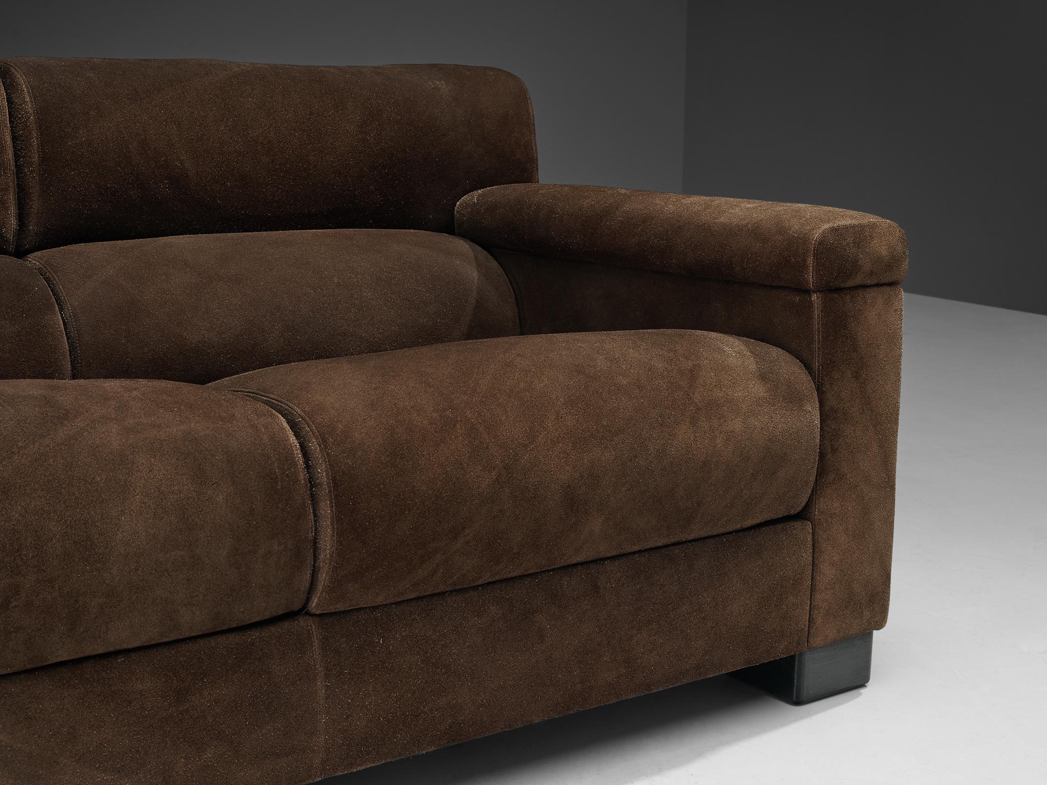 Tecno Italian Bulky Sofa aus dunkelbraunem Wildleder  (Mitte des 20. Jahrhunderts) im Angebot