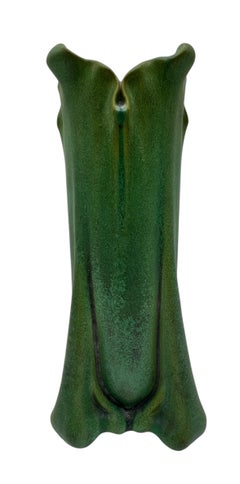 Cerámica Teco, jarrón Art Nouveau verde mate de Fernand Moreau