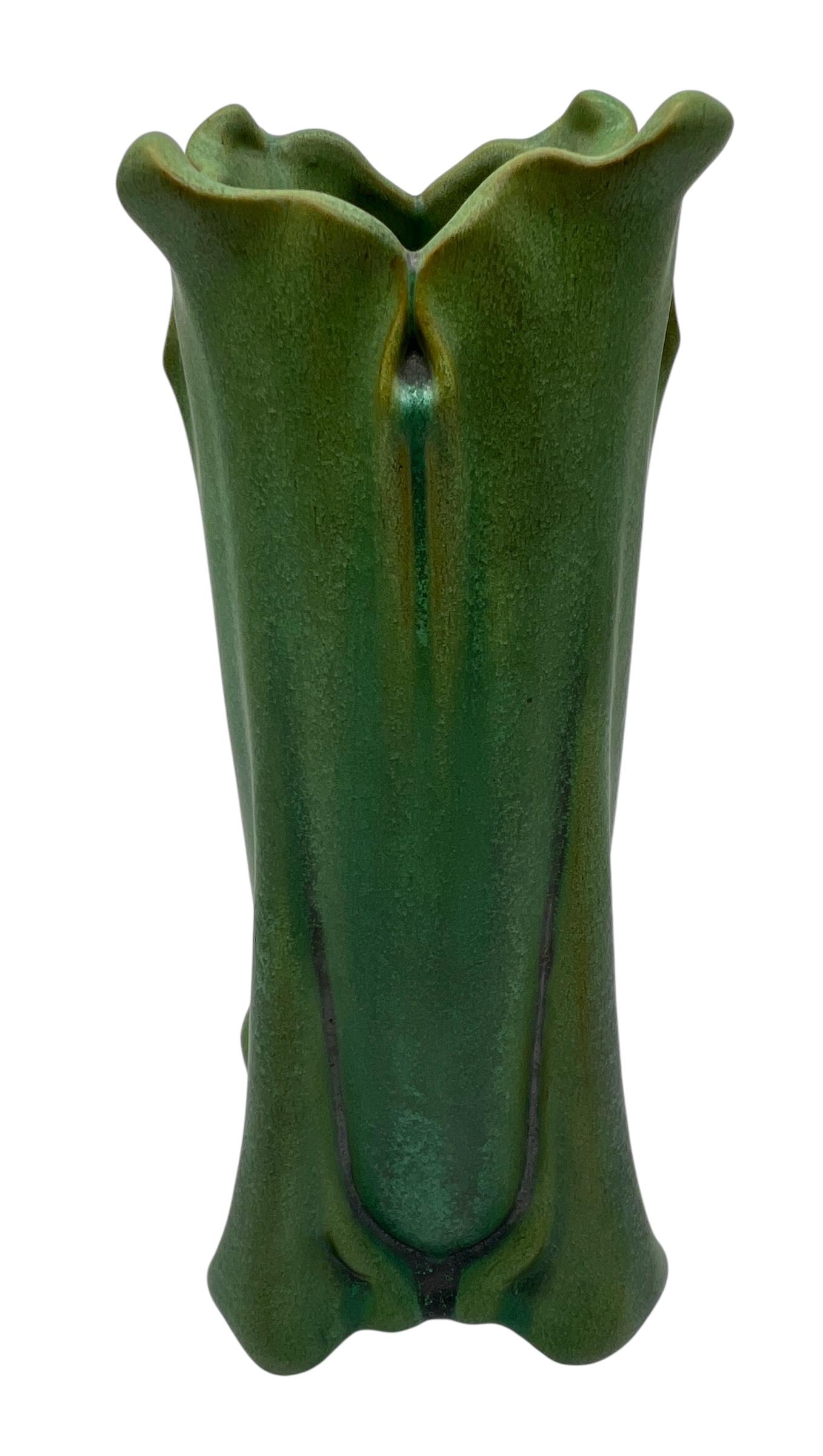 Smaltato Teco Pottery, Vaso Art Nouveau Greene & Greene di Fernand Moreau in vendita