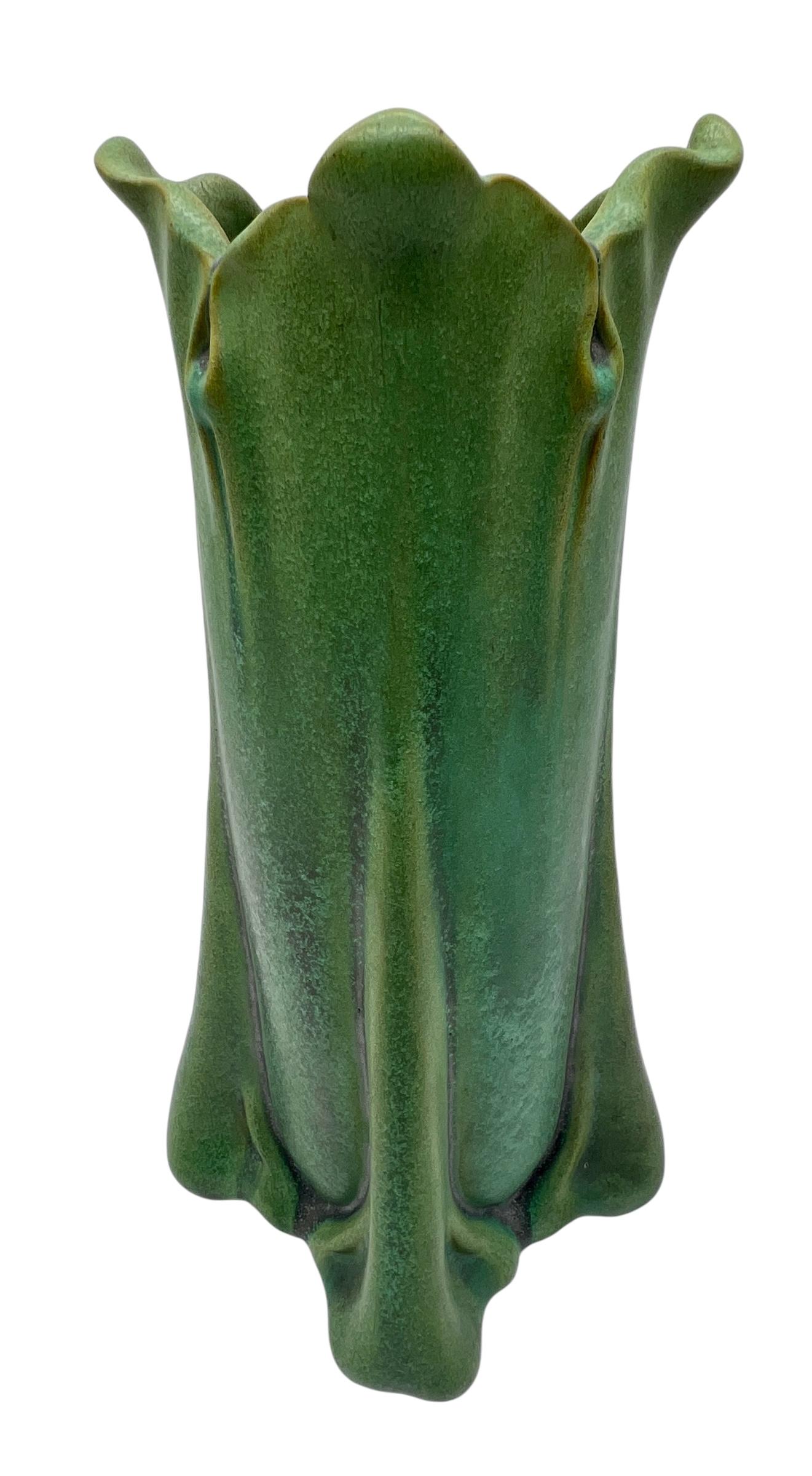 Cotto Teco Pottery, Vaso Art Nouveau Greene & Greene di Fernand Moreau in vendita