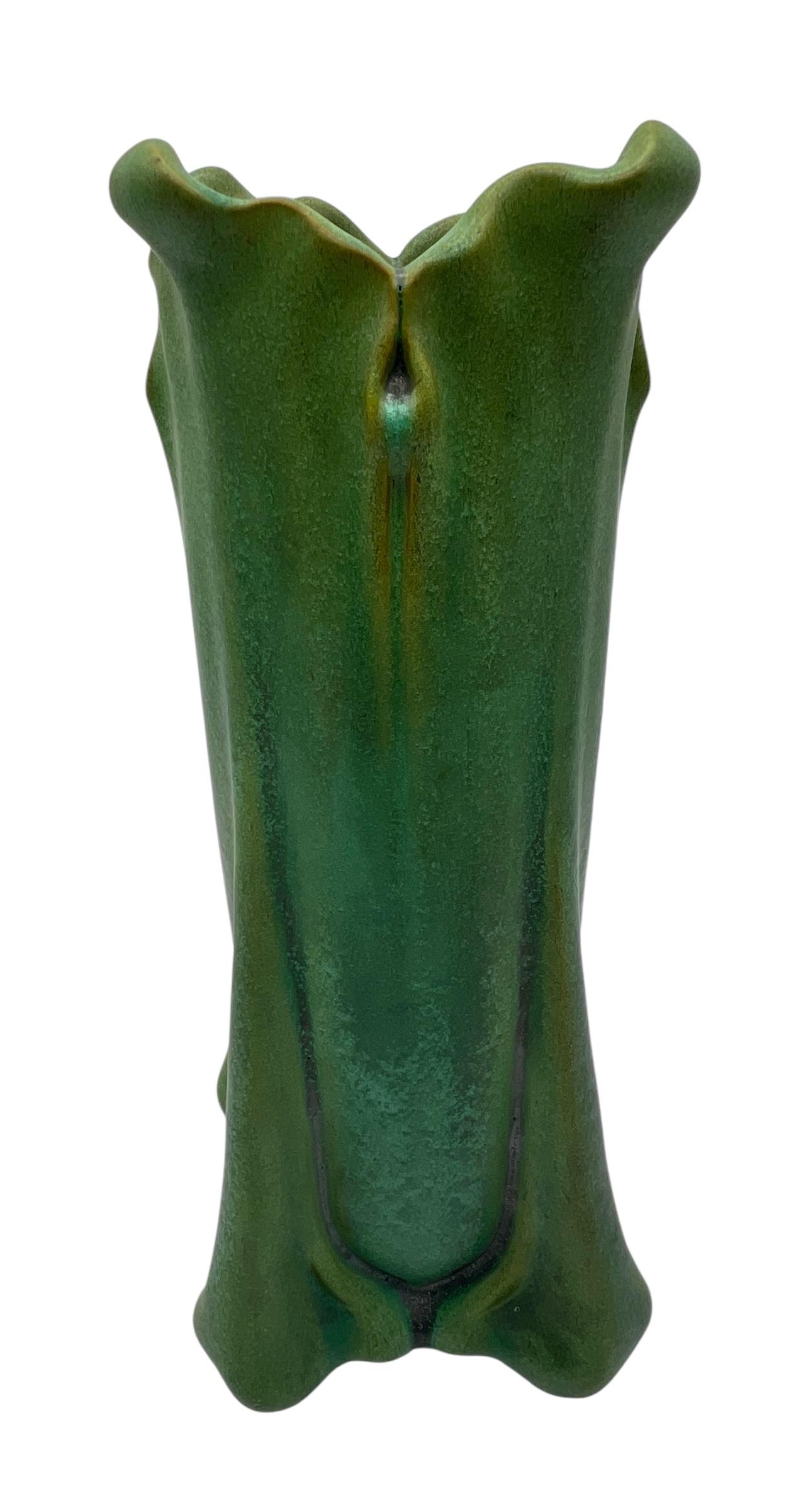 Teco Pottery, Vaso Art Nouveau Greene & Greene di Fernand Moreau in vendita 1