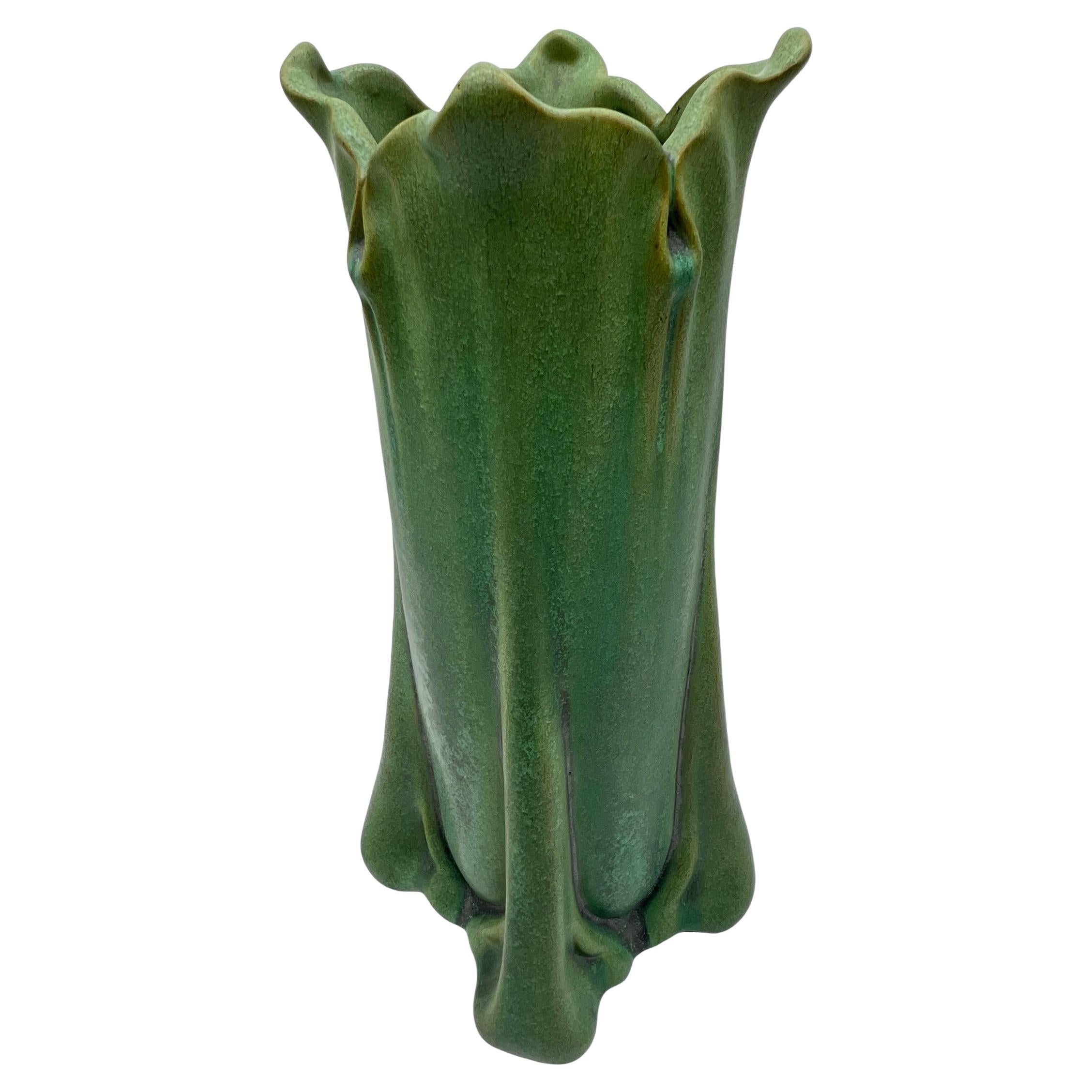 Cerámica Teco, jarrón Art Nouveau verde mate de Fernand Moreau