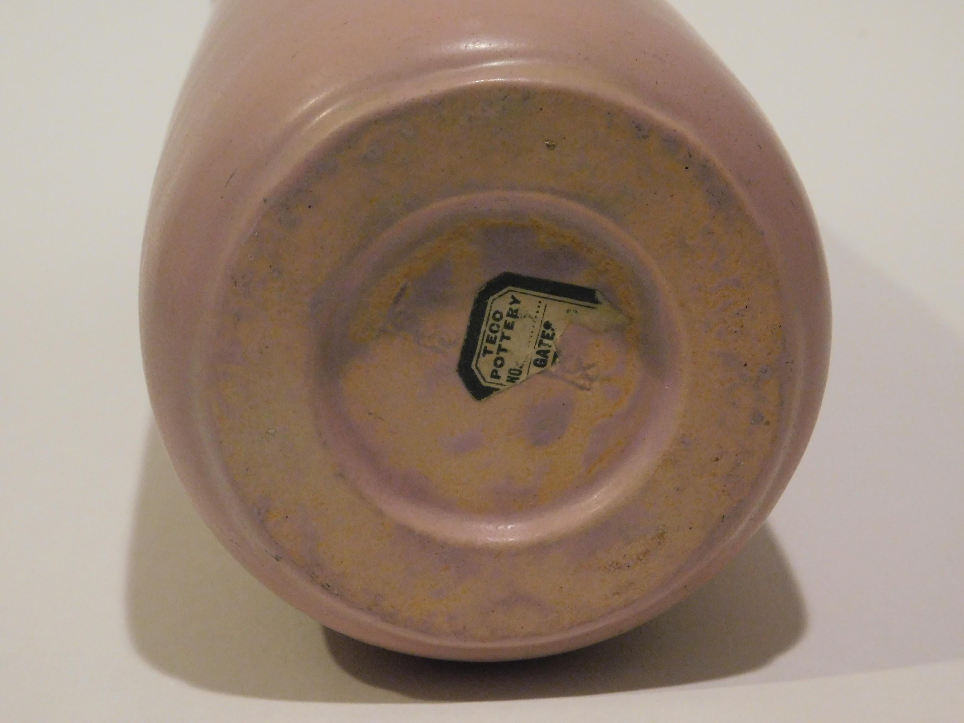 Architektonische Vase aus Teco-Keramik, Arts and Crafts (Töpferwaren) im Angebot