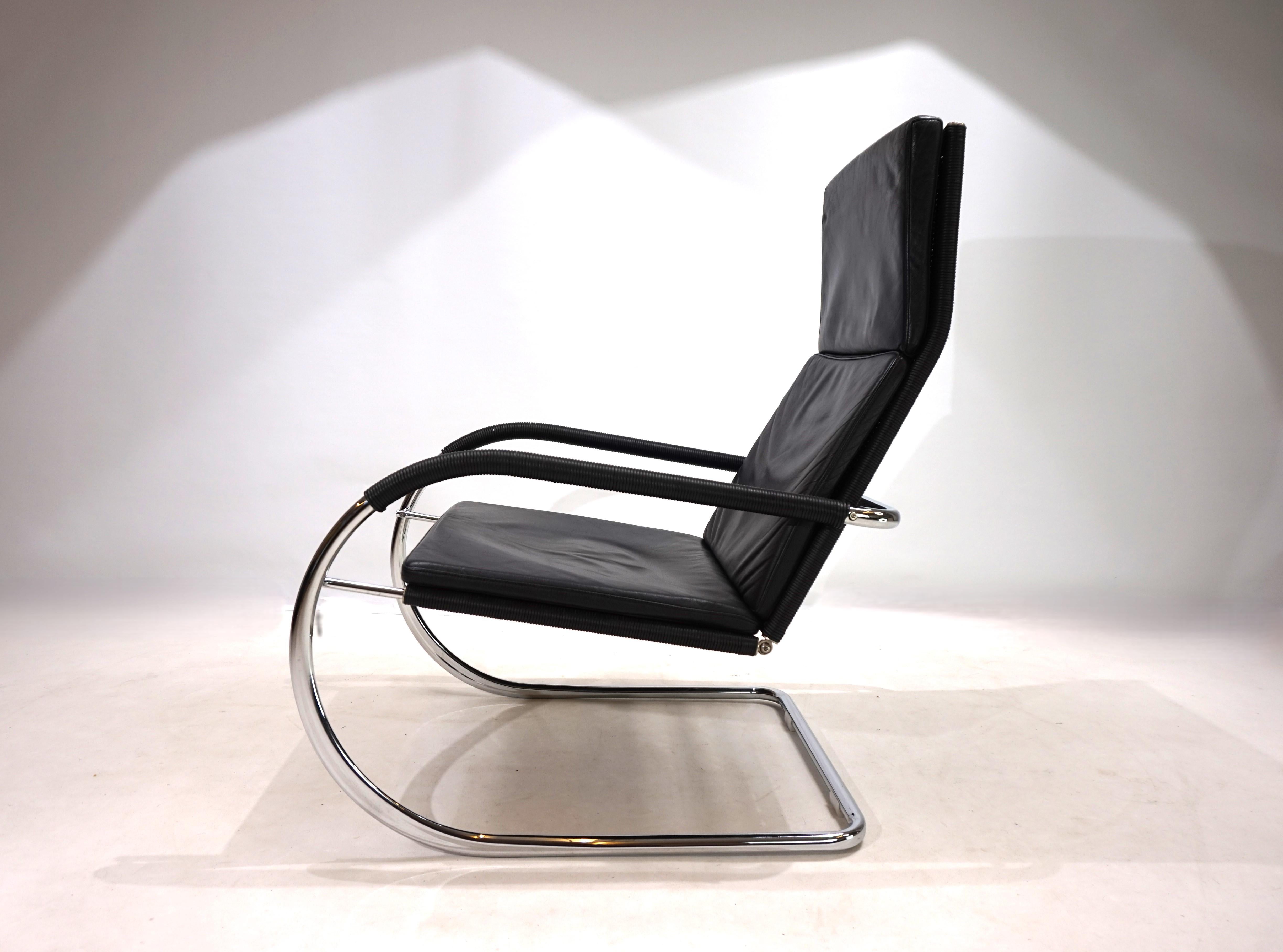 This D35 Kinetic leather armchair is in excellent condition. It features black plastic weave with black leather. The leather is soft and in excellent condition; the weave has been re-tied and knotted once on the underside of the seat. The chrome on