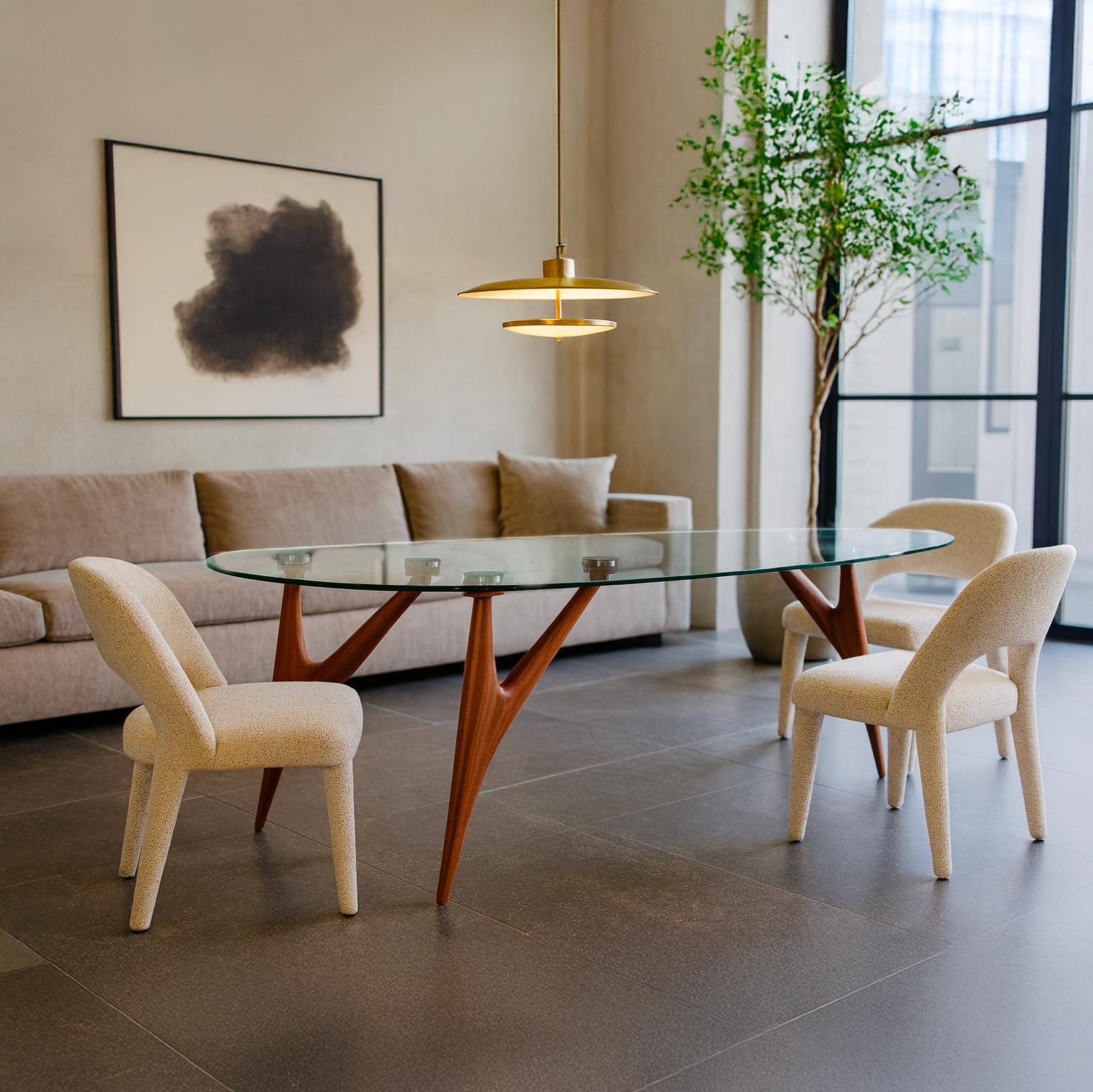 Contemporain Table de salle à manger Ted Crystal - Base sculptée en acajou Sapelli massif avec plateau en verre en vente