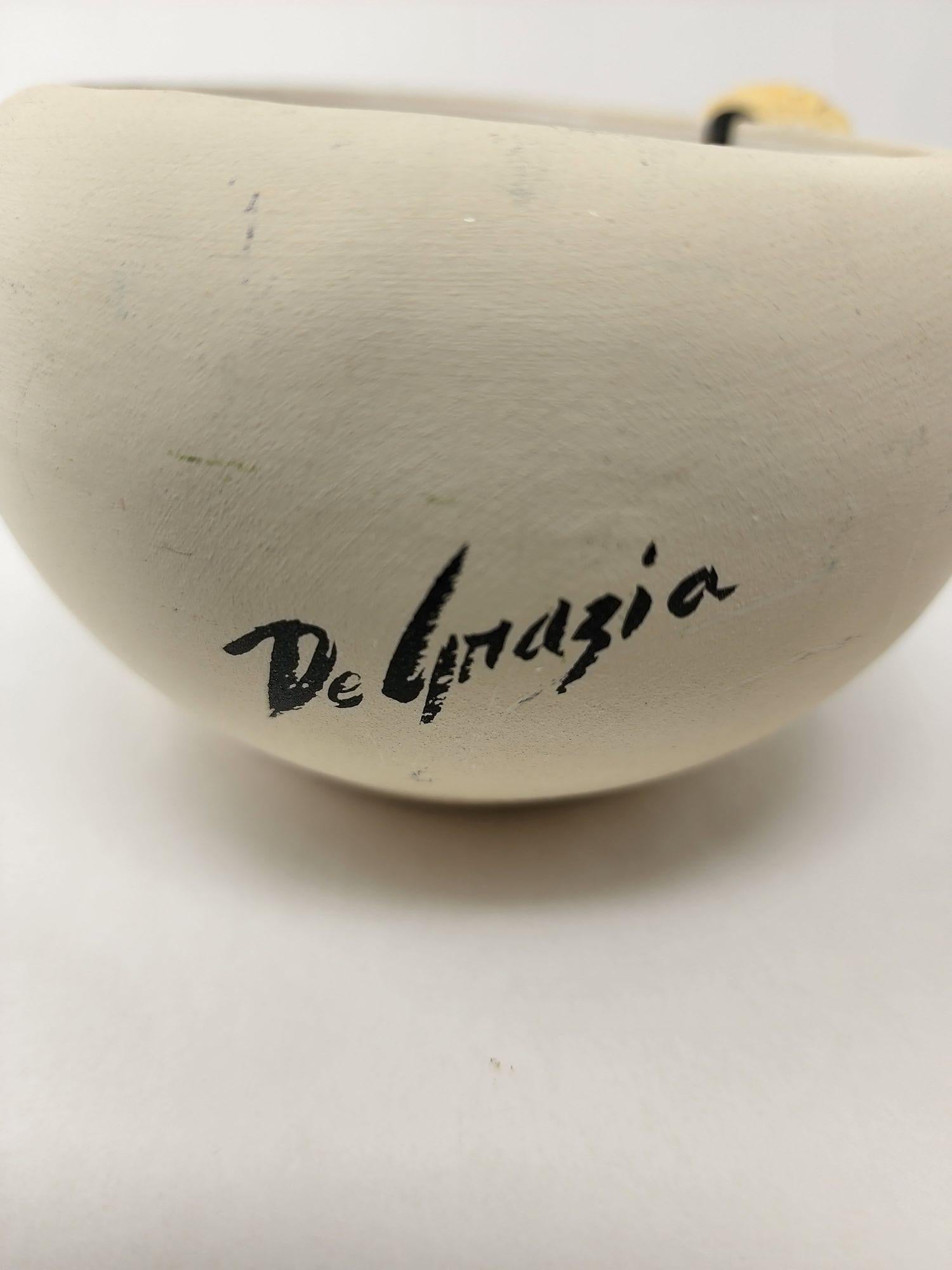 Vintage-Kerzenhalter, hergestellt von dem bekannten Künstler Ted De Grazia aus Tucson AZ.
Vintage Hand-thrown DeGrazia 