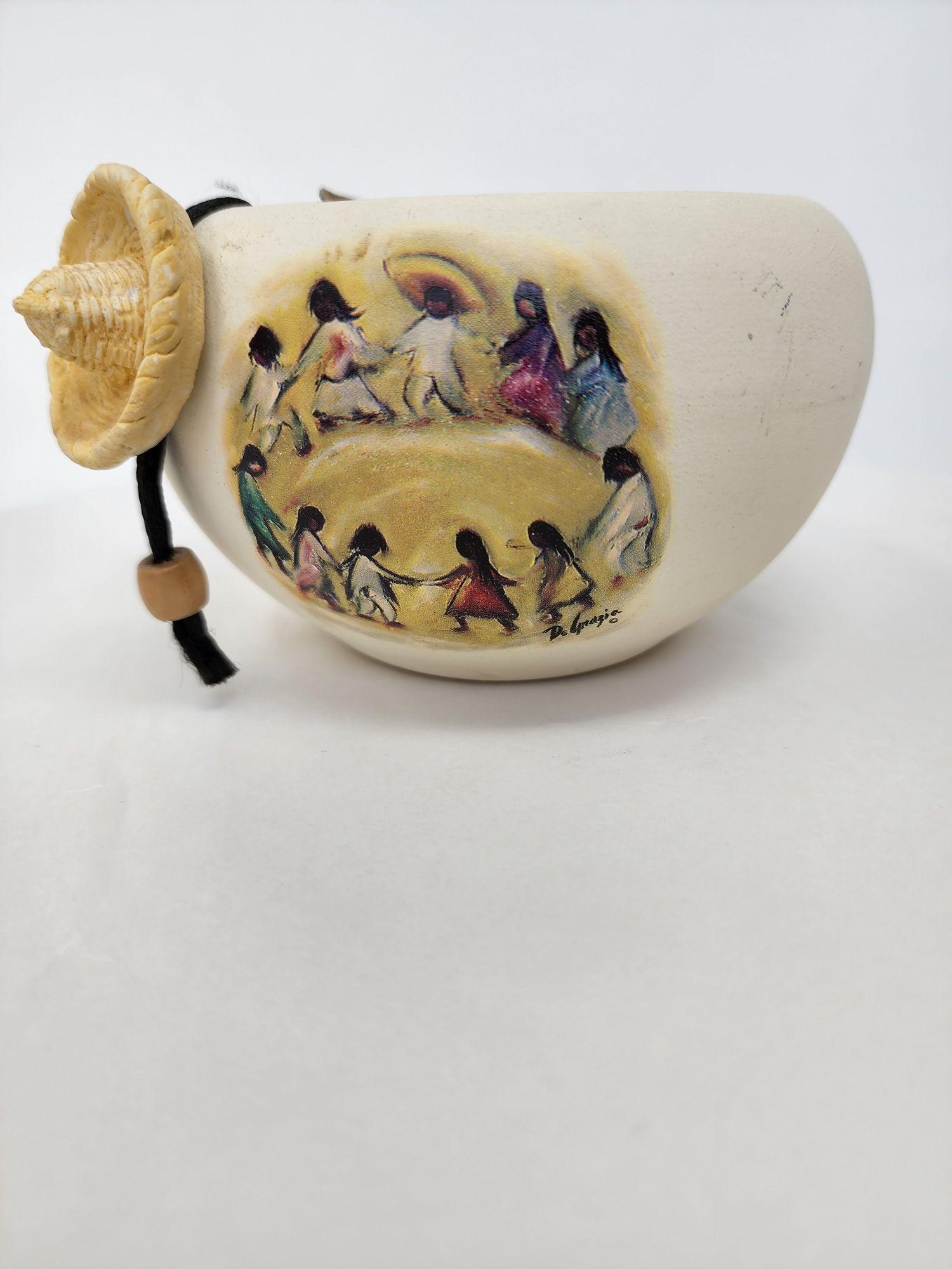 Ted DeGrazia  Los Ninos Hand Thrown South Western Pottery Keramik Kerzenständer (amerikanisch) im Angebot