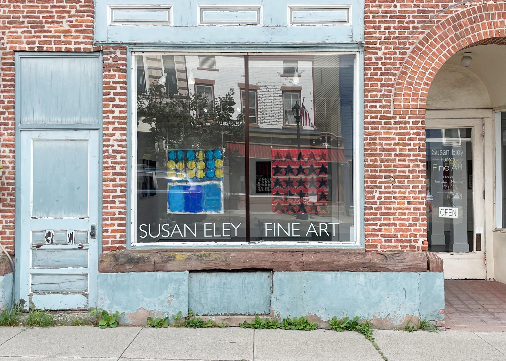 Acrylic on canvas

This suite of artworks expands upon Dixon’s unwavering commitment to the possibilities and power of abstraction. Eighteen features
recent paintings inspired by his reading of The 1619 Project: A New Origin Story, a book developed
