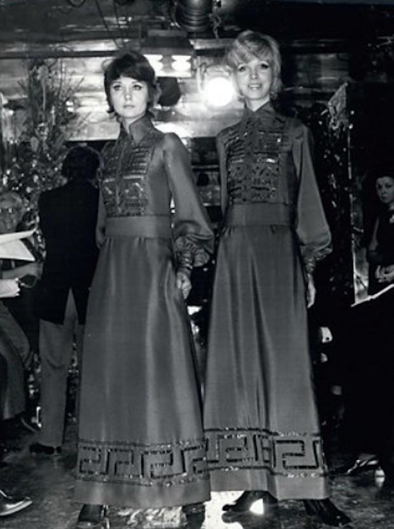 Ted Lapidus 1970er Jahre Flammenrotes Haute Couture-Seidenkleid im Angebot 3