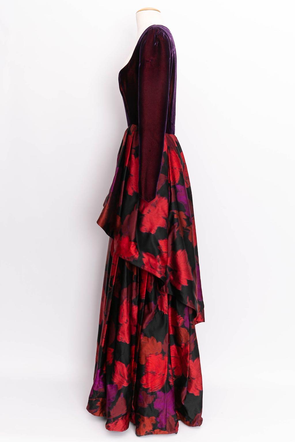 Ted Lapidus Haute Couture - Dress composed of velvet and silk taffeta. No composition or size tag, it fits a size 36FR.

Additional information: 
Dimensions: Shoulders: 39 cm (15.35