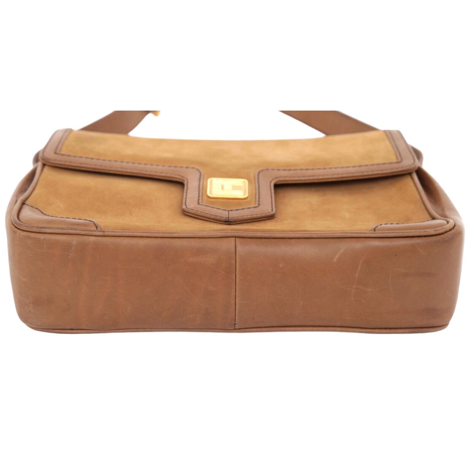 TED LAPIDUS PARIS Bolso de hombro Piel de ante Tan Flap Gold-Tone HW VINTAGE en venta 2
