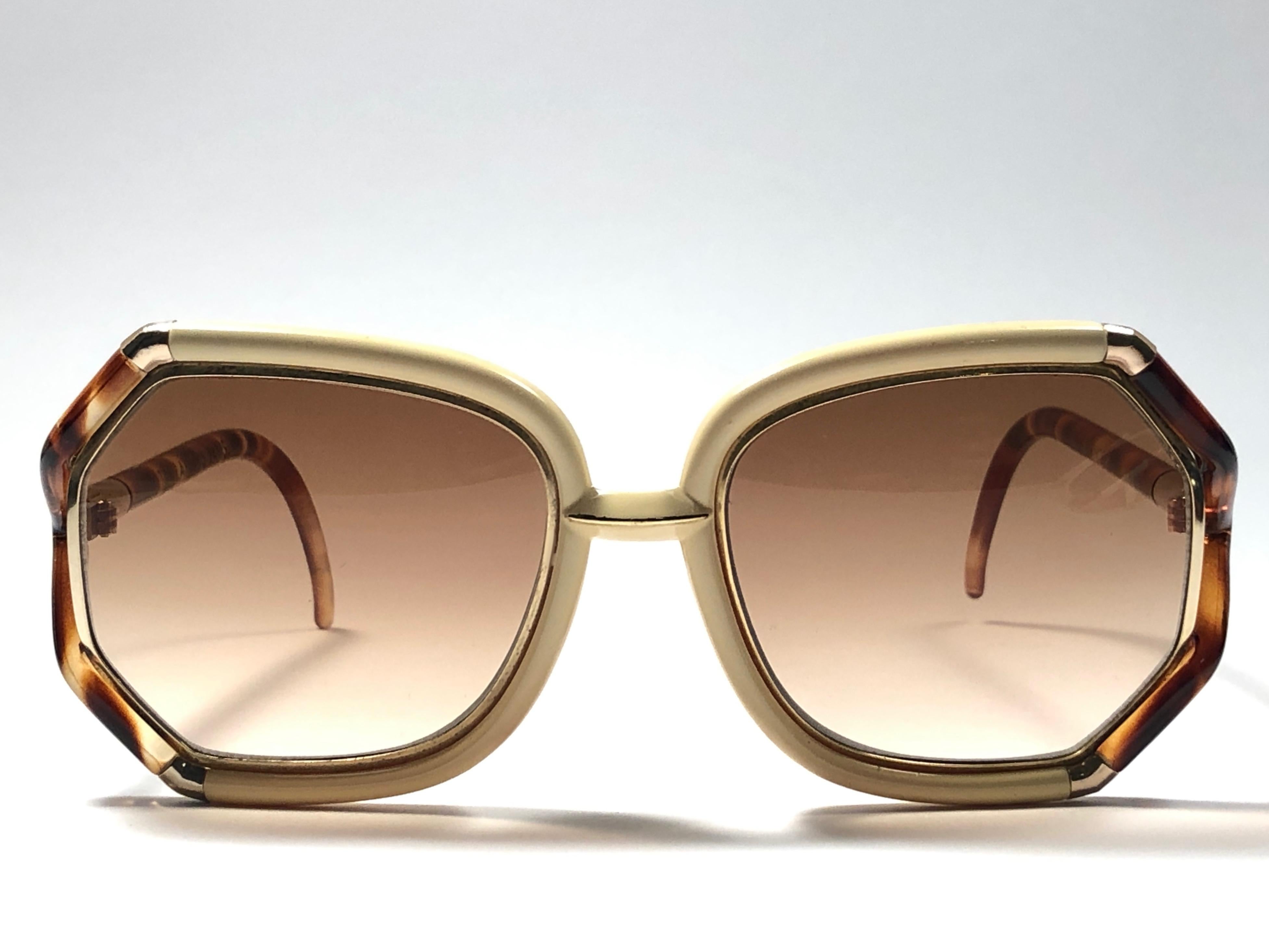 New Vintage Ted Lapidus jade beige & gold frame.
Made in Paris.  
Produced and design in 1970's.  
This pair has been gently worn therefore it show minor sign pf wear due to storage.
