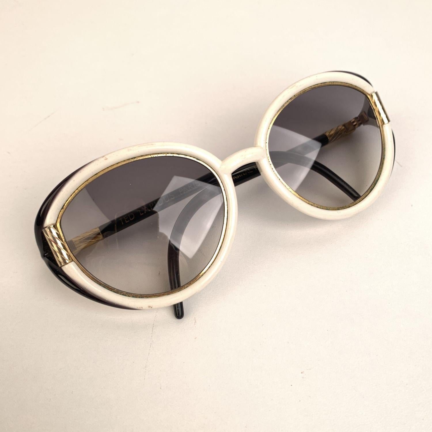 Rare vintage TED LAPIDUS oversized sunglasses. Made in France. Black and white color frame, with gold metal finish. Gray gradient lenses. 100% UV supreme quality lens.



Details

MATERIAL: Acetate

COLOR: White

MODEL: TL

GENDER: Women

SIZE: