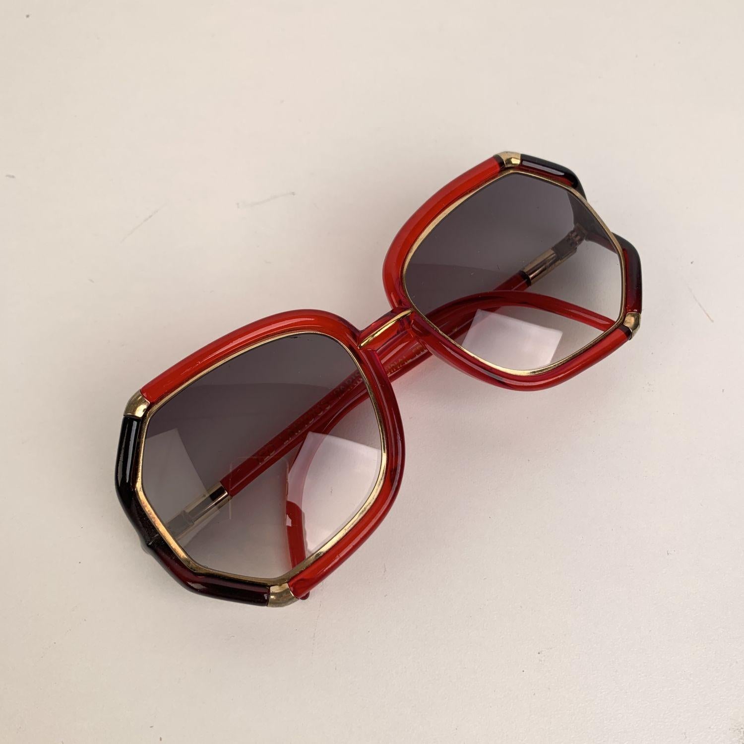 Rare vintage TED LAPIDUS oversized sunglasses mod. TL10 Made in France. Cut-out bicolor red and black frame, with gold metal finish. Gray gradient lenses. 100% UV supreme quality lens. The same model was worn by Jennifer Lawrence in the film