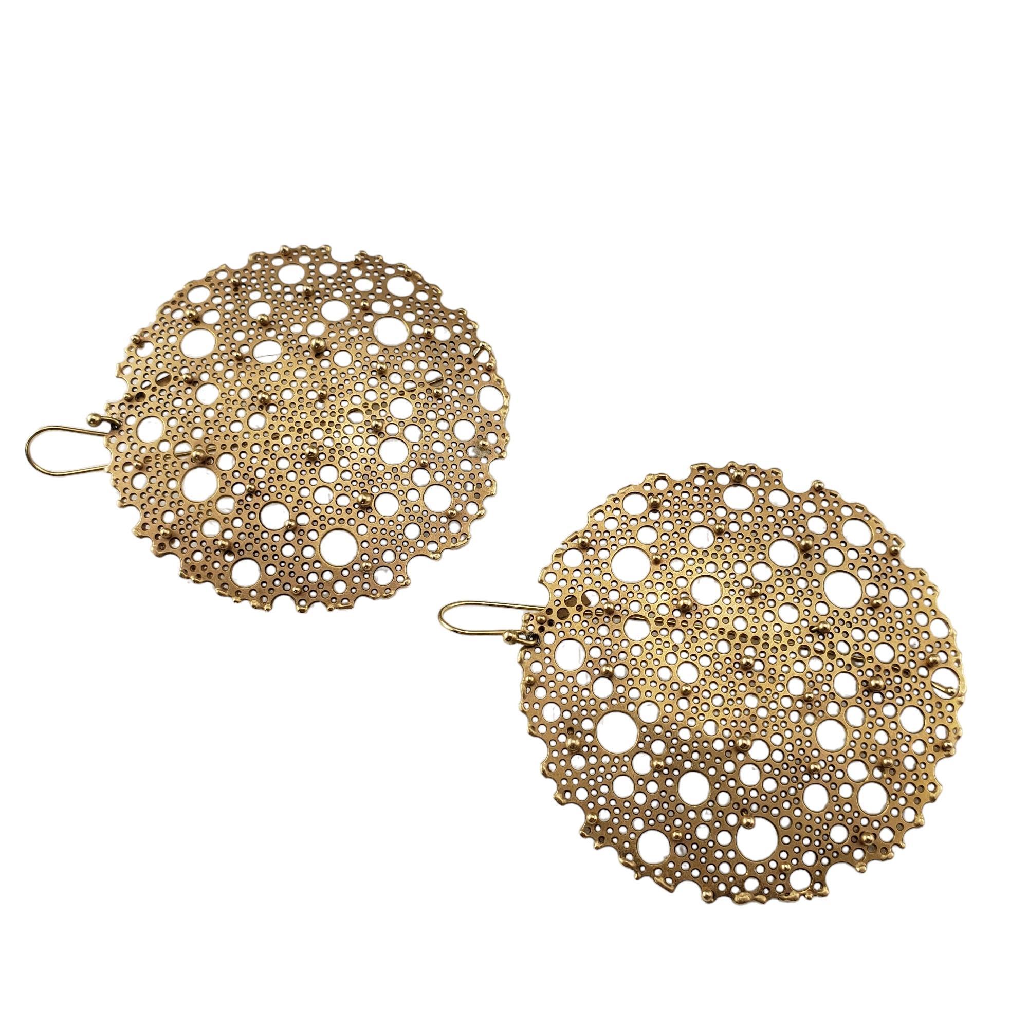 Ted Muehling Queen Anne's Lace 14K Yellow Gold Threader Earrings

These stunning 14K yellow gold earrings by Ted Muehling are crafted in a stunning Queen Anne's lace design.

Size: 1.9 inches 

Hallmark: Muehling

Weight: 7.0 dwt./ 11.0 gr.

Very