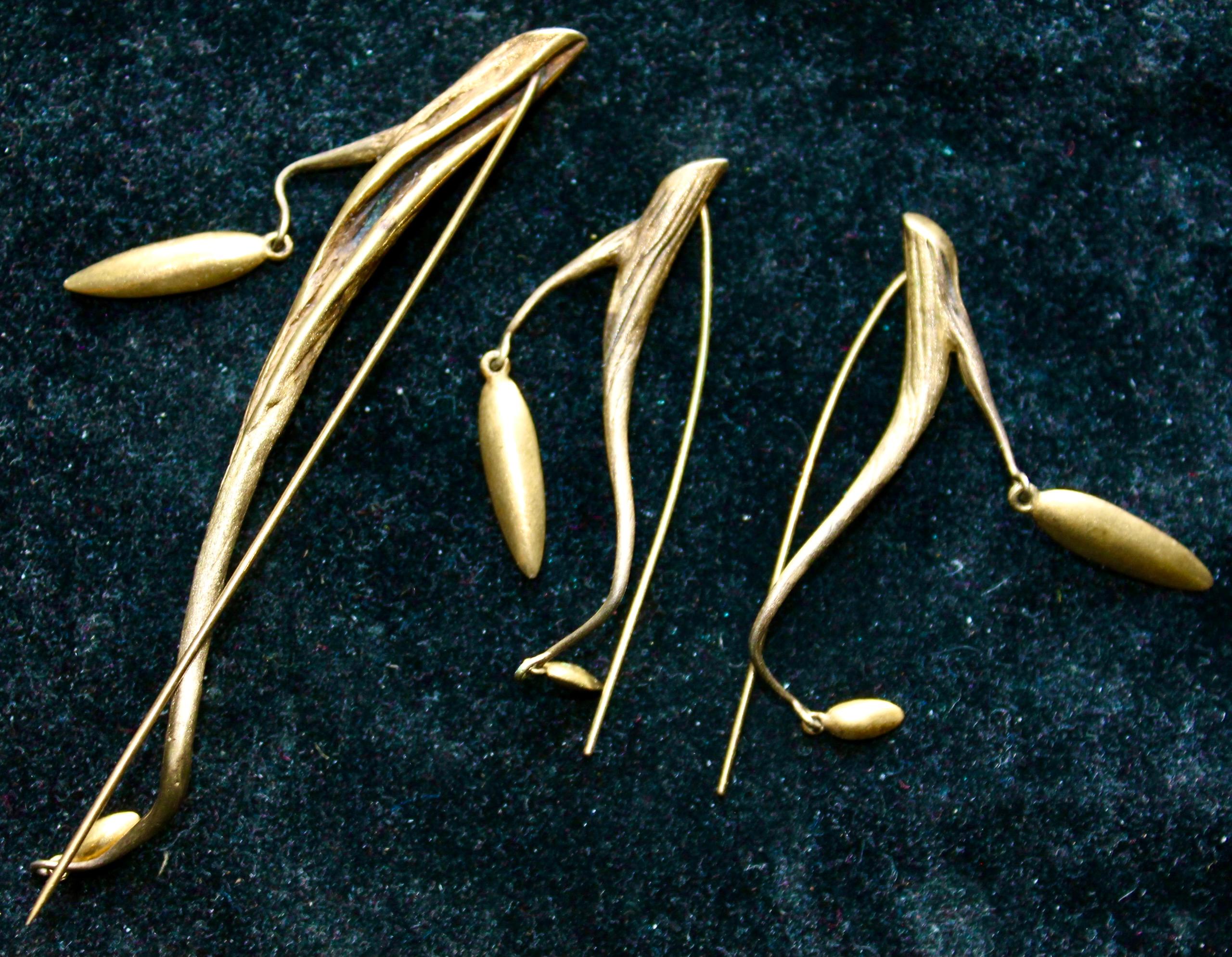 Contemporary Ted Muehling Twig & Pod 18K Gold Plated Brooch & Earrings  For Sale