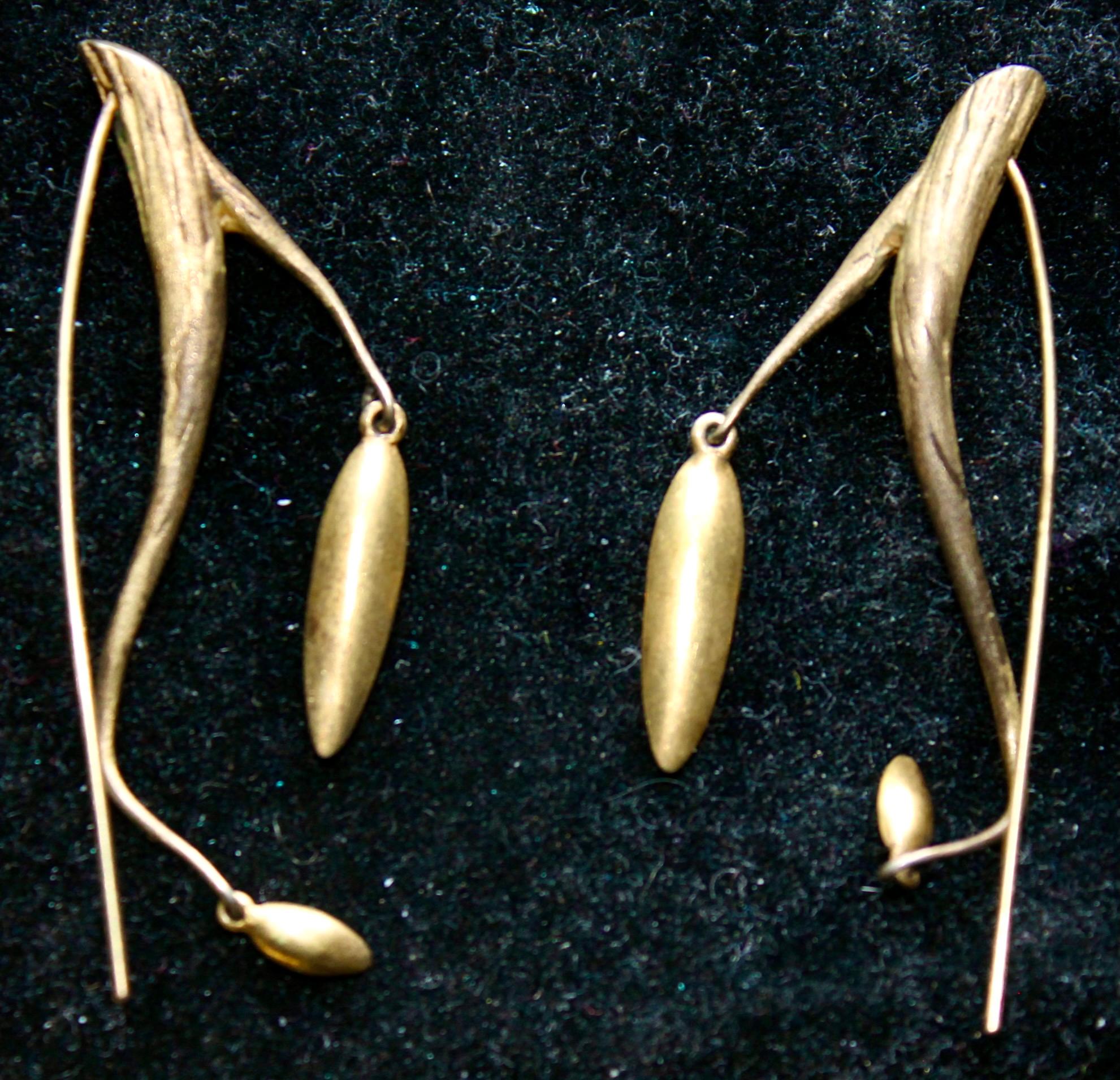 Ted Muehling Twig & Pod 18K Gold Plated Brooch & Earrings  In Excellent Condition For Sale In Sharon, CT