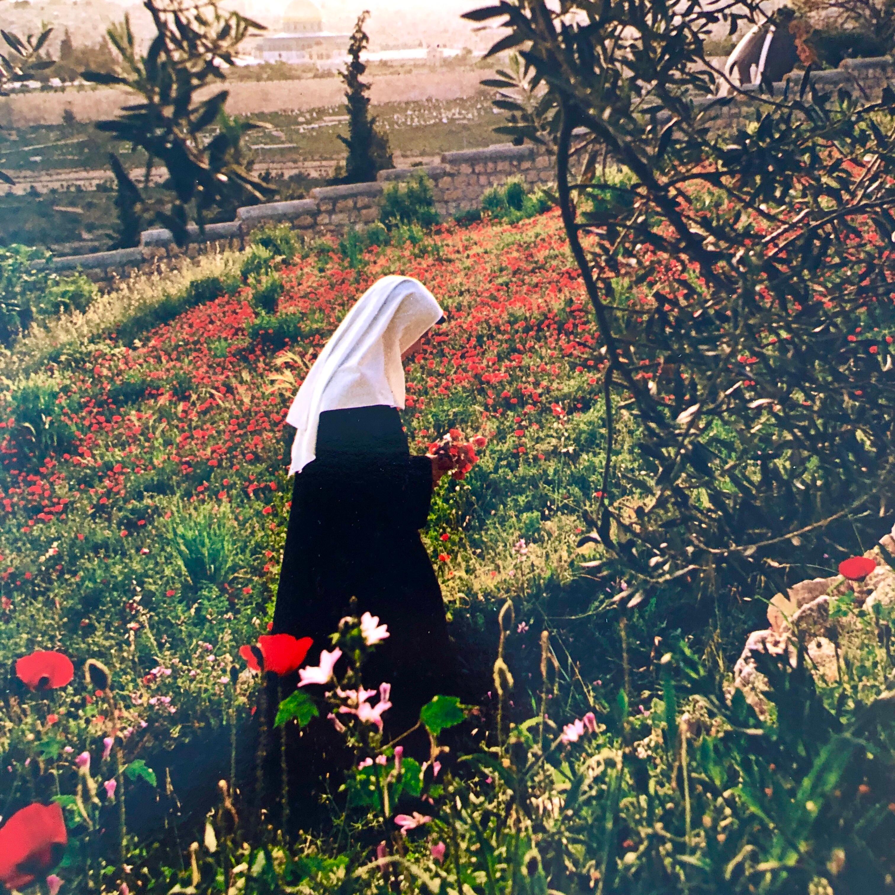 Vintage-Farbfotografie Nonne, Ölberg, Jerusalem Museum Ted Spiegel Photo im Angebot 2