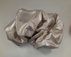 Drape Champagne 114 (arte scultorea da parete in pelle liscia e metallica)