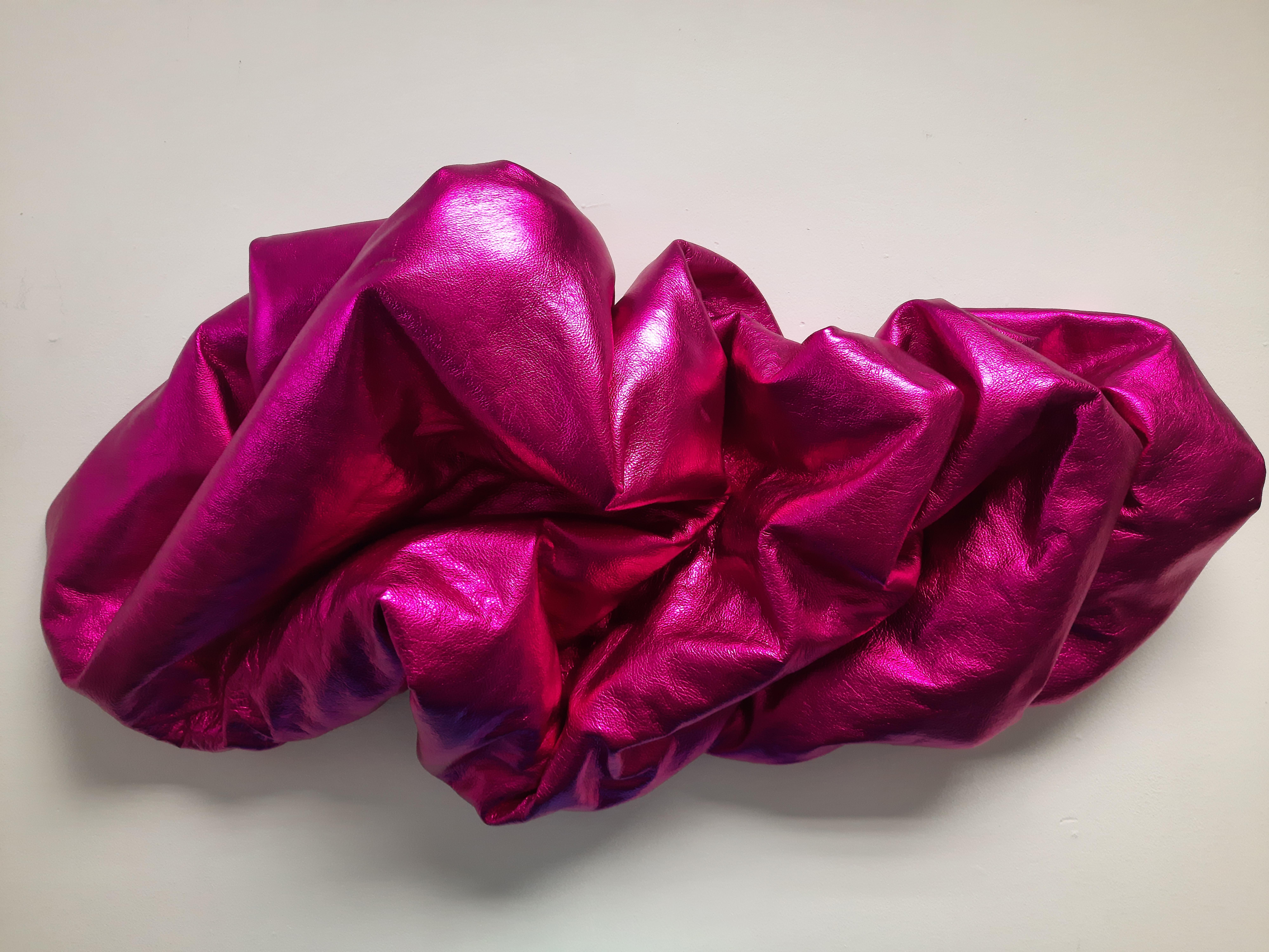 Drape tiefrosa 116 (Falten magenta glatte metallische glatte Wand Skulptur Kunst)