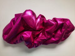 Drape rosa intenso 116 (pieghe magenta, liscio metallico, arte scultorea da parete)