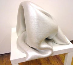 Sinuosidad en chiffon metallique (escultura pop minimalista curvilínea en textil blanco)