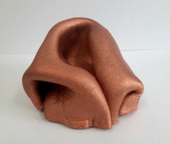 Sinuosity mini en cuivre  Petite sculpture abstraite lisse et métallique (pop slick)