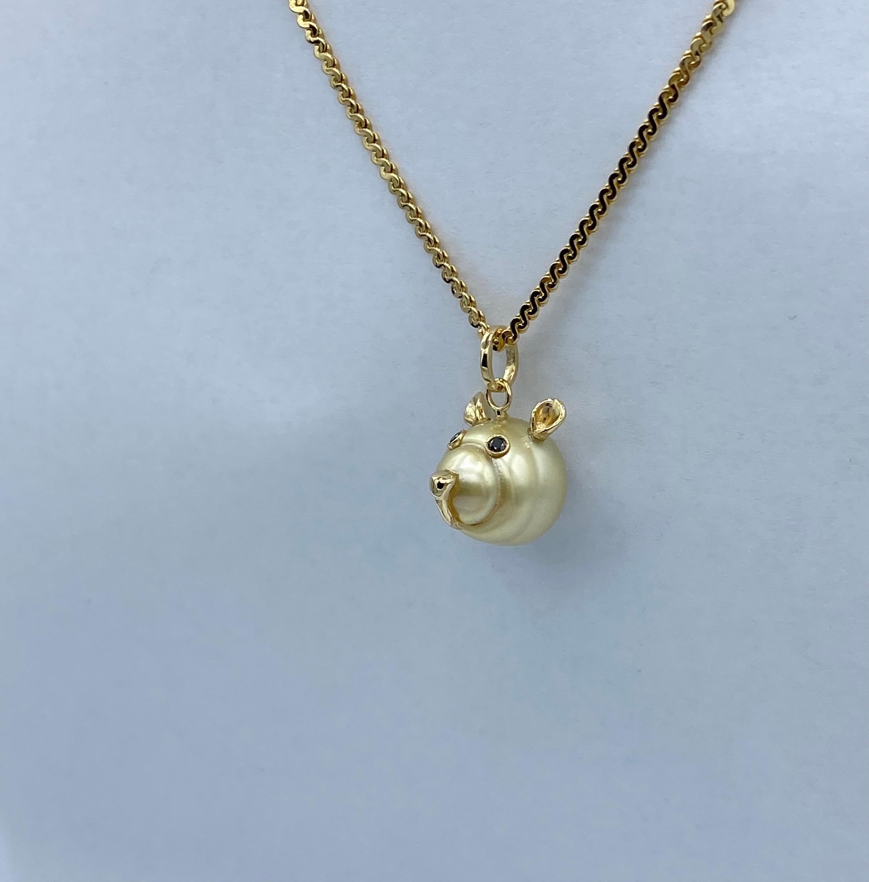 Teddy Bear Black Diamond 18 Karat Gold Australian Pearl Pendant Necklace
I use a cultured Australian gold pearl to make a little head of a bear. All the particulars are in 18 karat yellow gold. 
The eyes have a black diamond each, they are ct 0,04