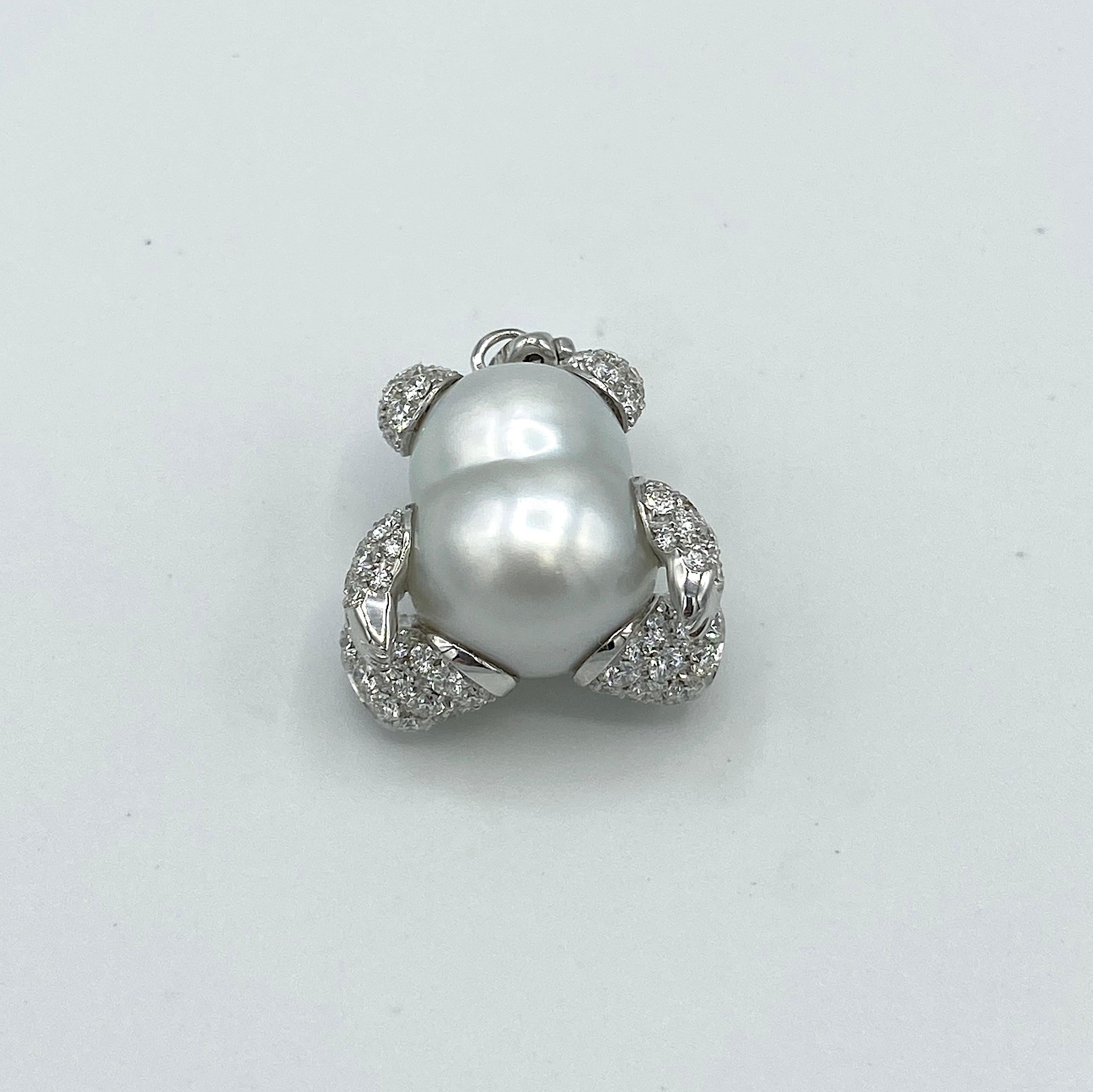 Women's Teddy Bear Diamond Australian Pearl 18 Karat Gold Pendant Necklace Charm For Sale