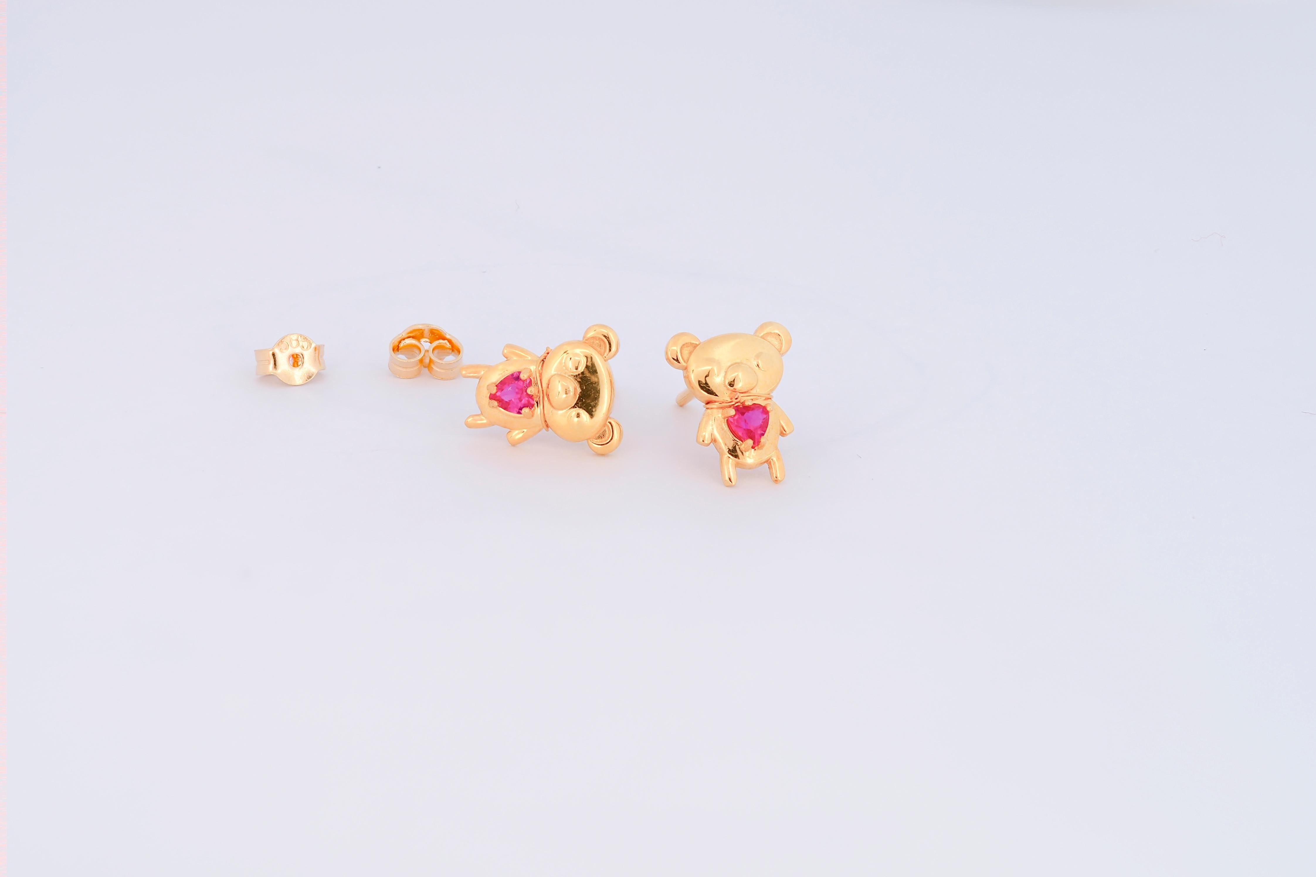 Teddy bear earrings studs in 14k gold. Puffed Gummy Pear Statement earrings with lab rubies. Love Care Symbol Gold earrings. Cute bear studs. Heart ruby studs.  

Metal: 14k gold
Pendant size:  10 x 7 mm
Weight: 1.7 gr
earrings goes with gold