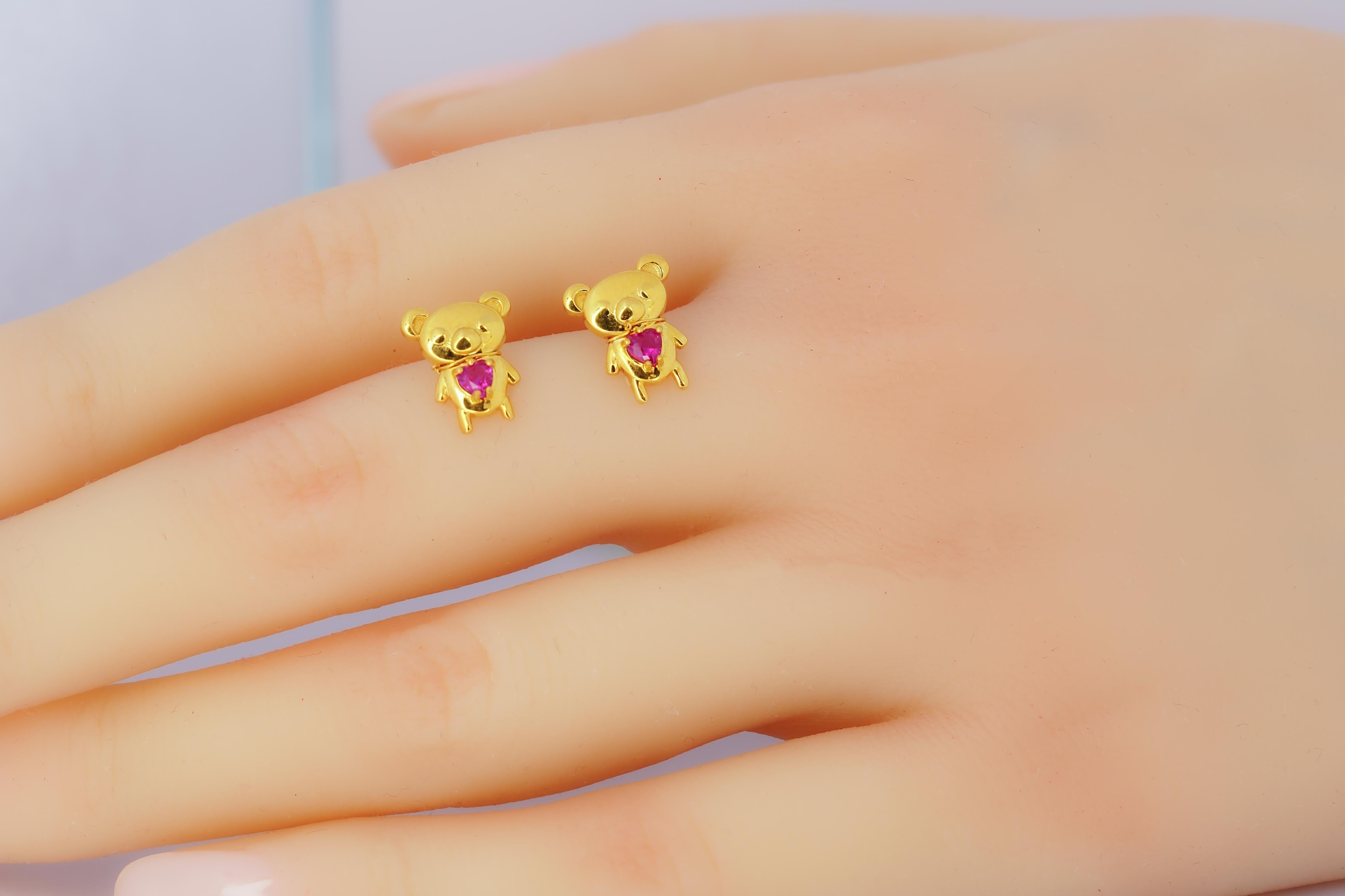 Teddy bear earrings studs in 14k gold. Puffed Gummy Pear Statement earrings with lab rubies. Love Care Symbol Gold earrings. Cute bear studs. Heart ruby studs. 

Metal: 14k gold
Pendant size: 10 x 7 mm.
Weight: 1.7 gr.
Earrings goes with gold