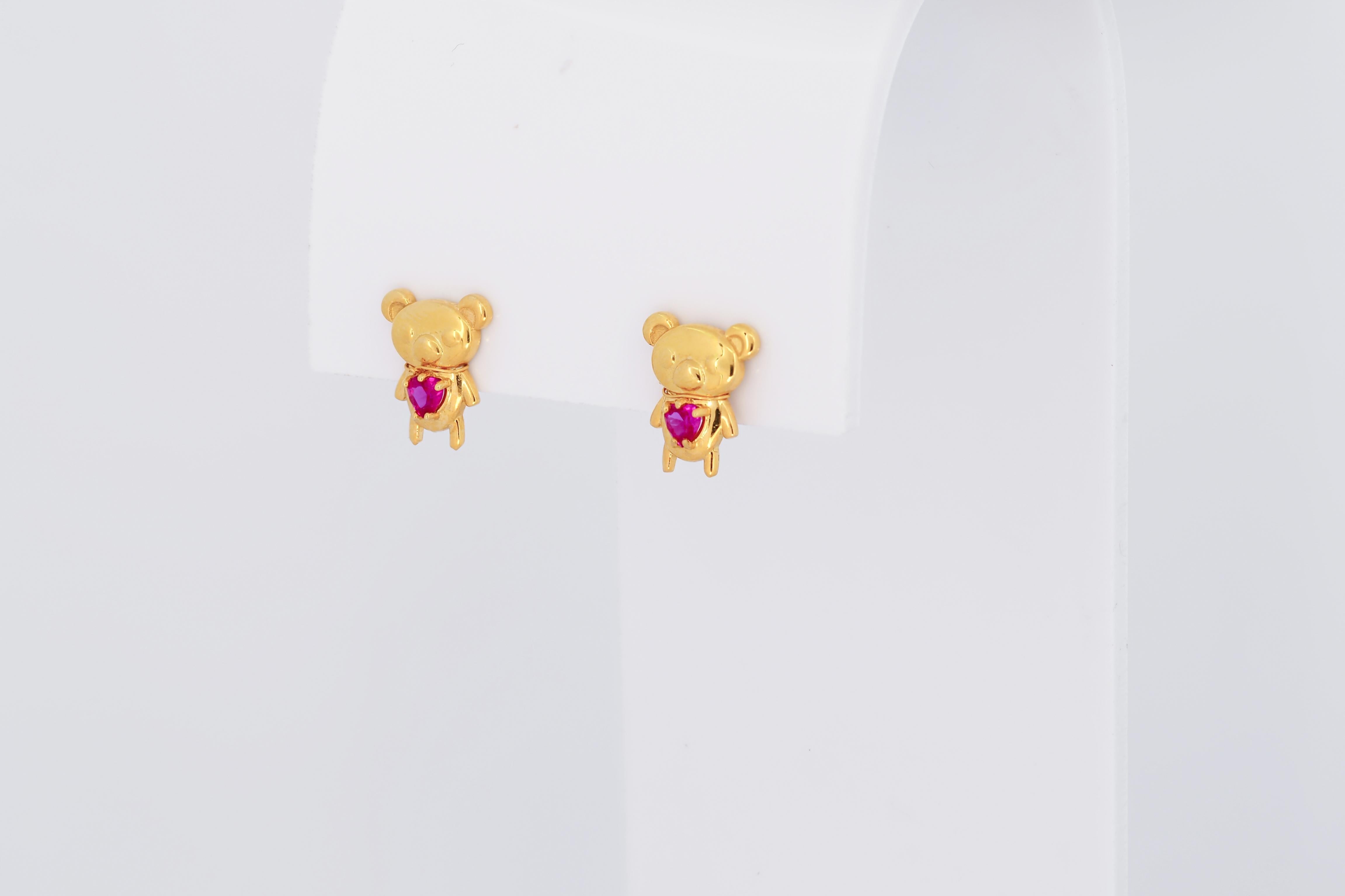 Heart Cut Teddy bear earrings studs in 14k gold. For Sale