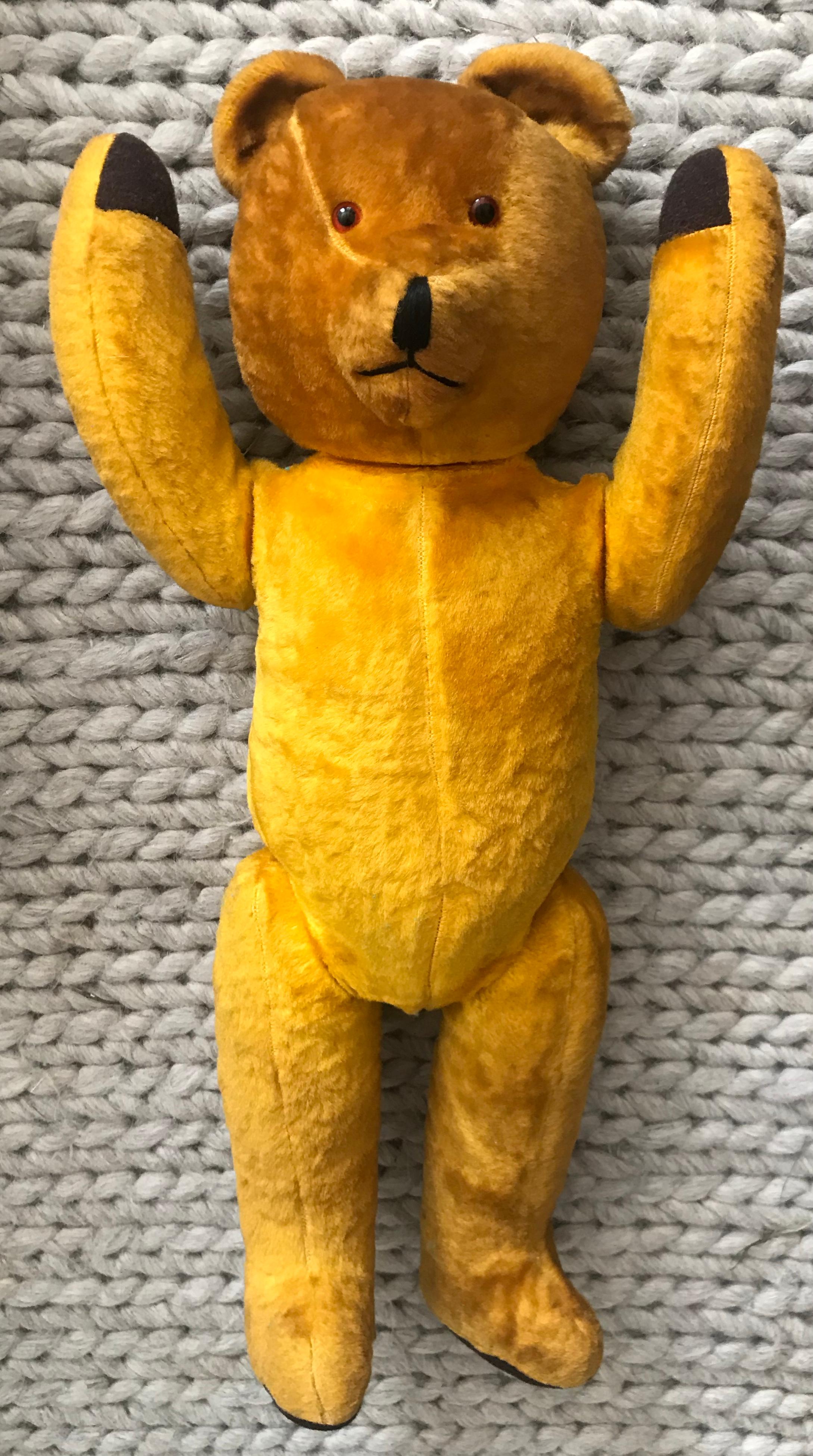 Teddy Bear in Yellow/Brown Mohair, Germany ‘Steiff?’, circa 1950 In Good Condition For Sale In Sint Annaland, NL